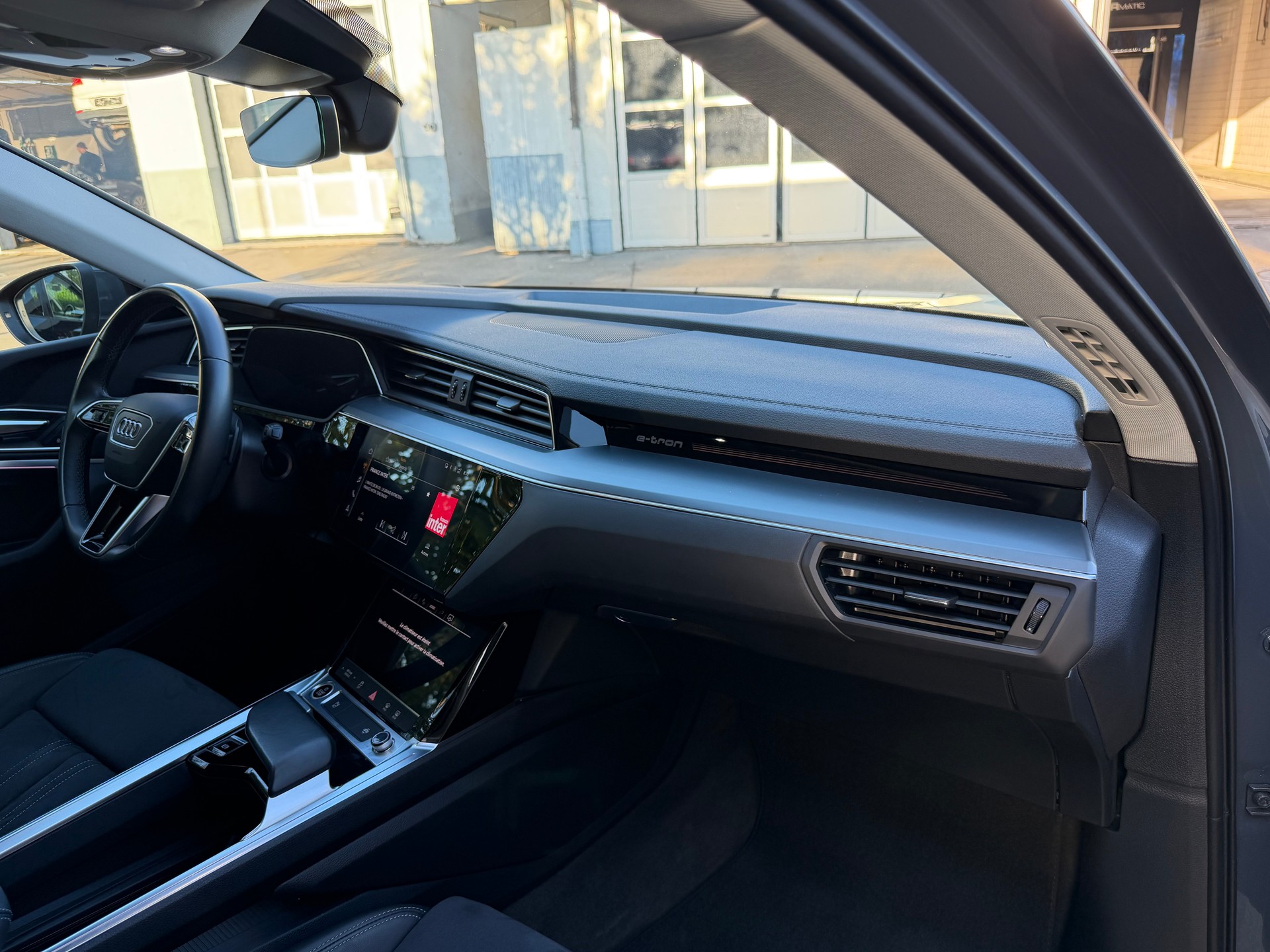 AUDI Q8 50 e-tron advanced quattro-image-16