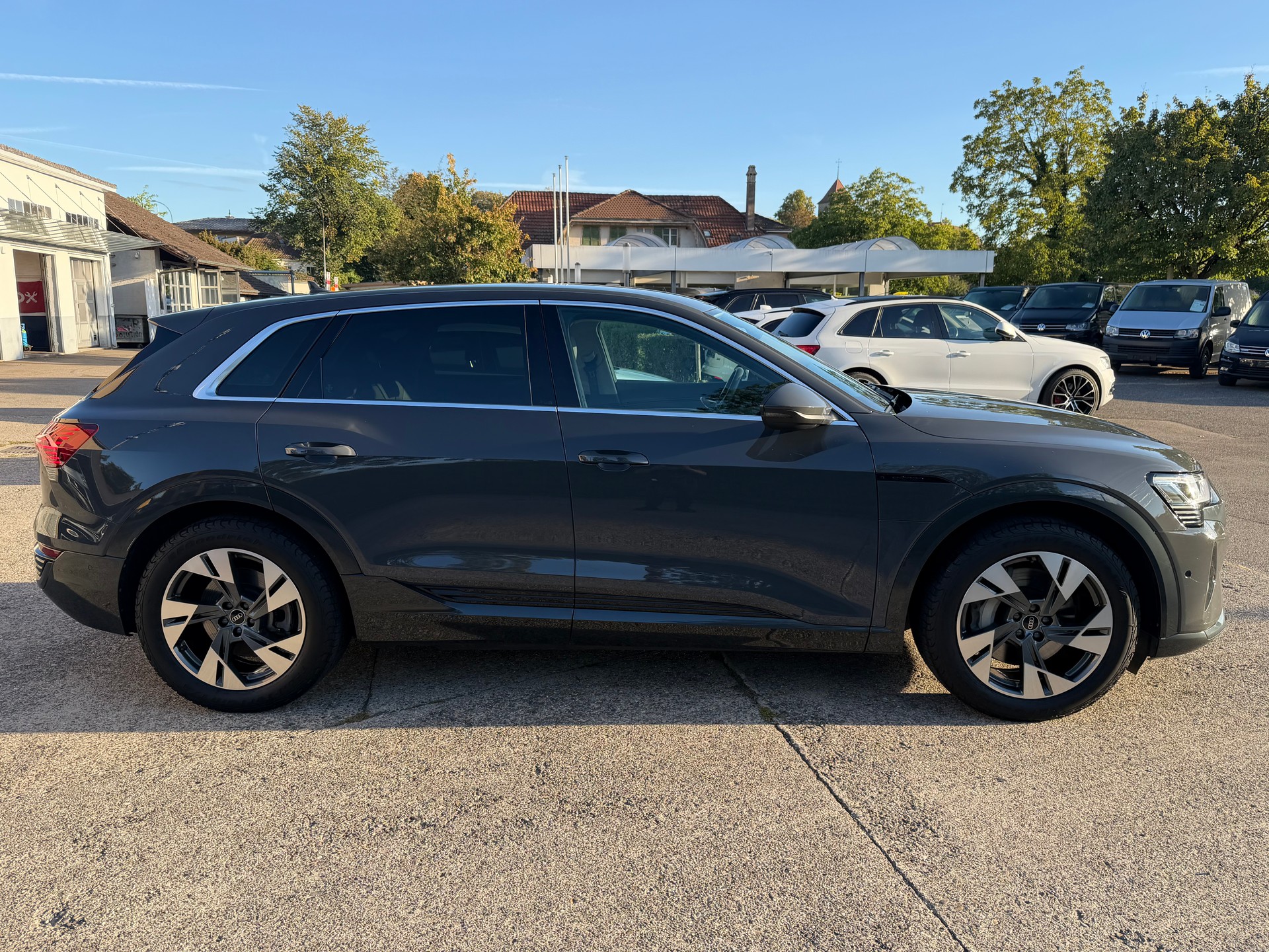 AUDI Q8 50 e-tron advanced quattro-image-5
