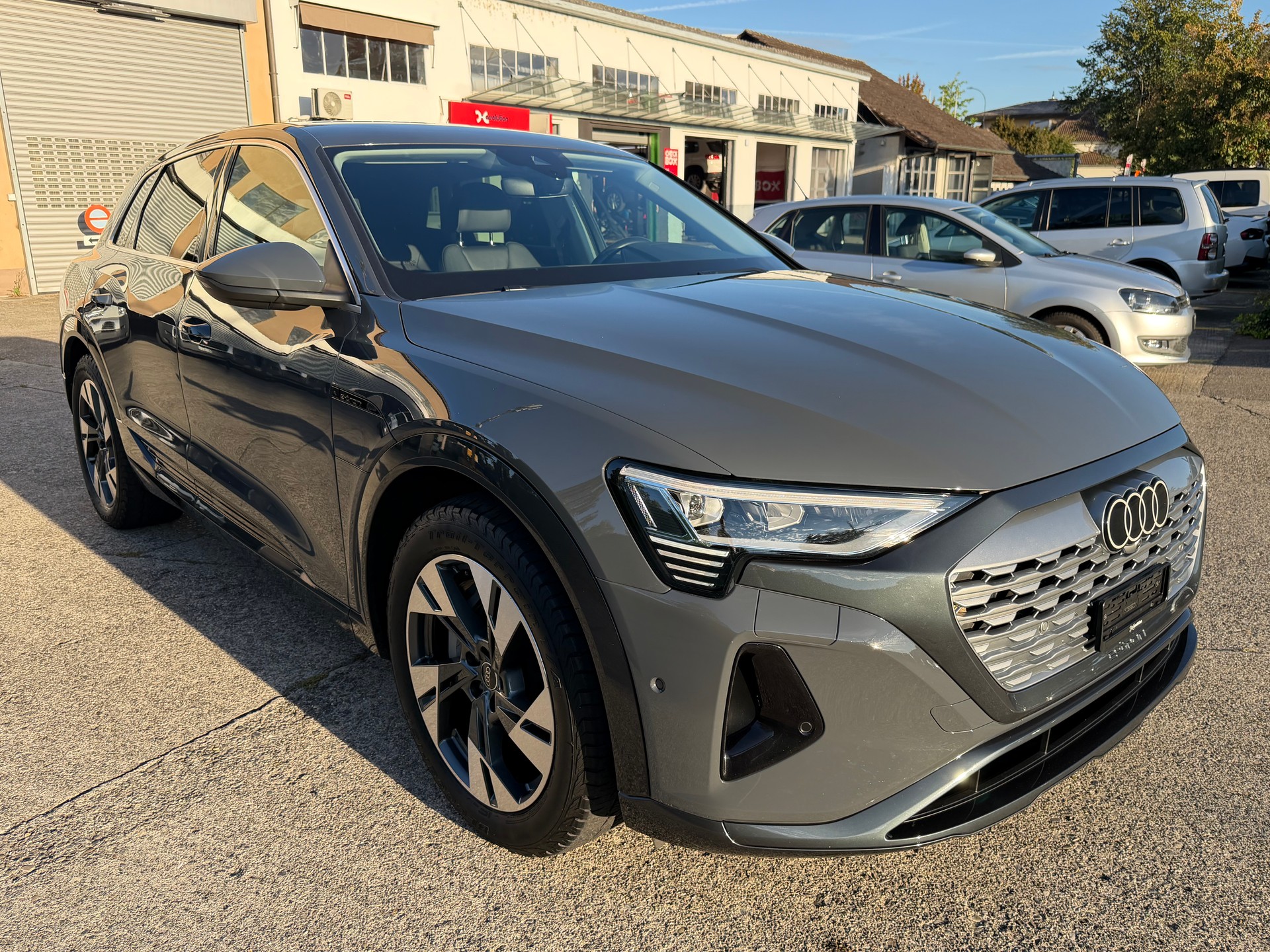 AUDI Q8 50 e-tron advanced quattro-image-6