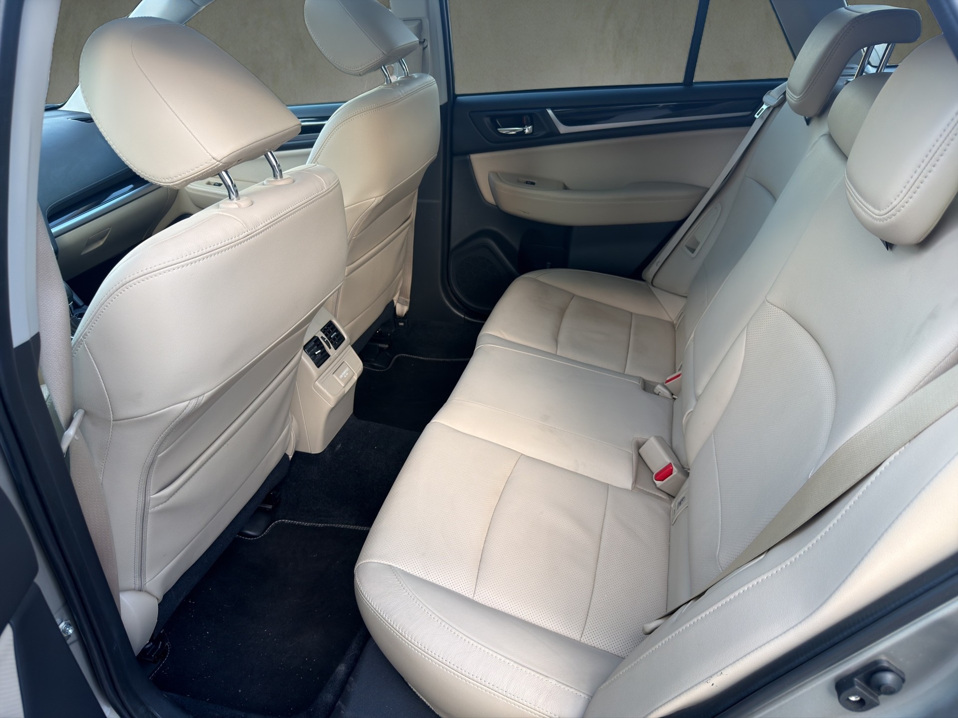 SUBARU Outback 2.5i Luxury AWD Lineartronic-image-10