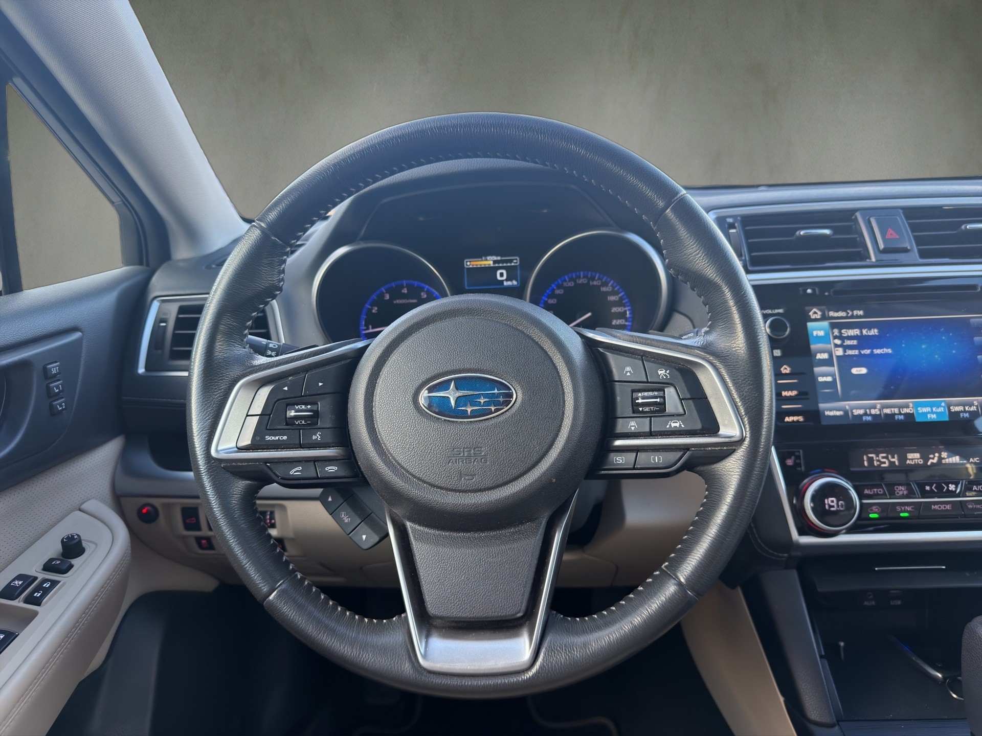 SUBARU Outback 2.5i Luxury AWD Lineartronic-image-11