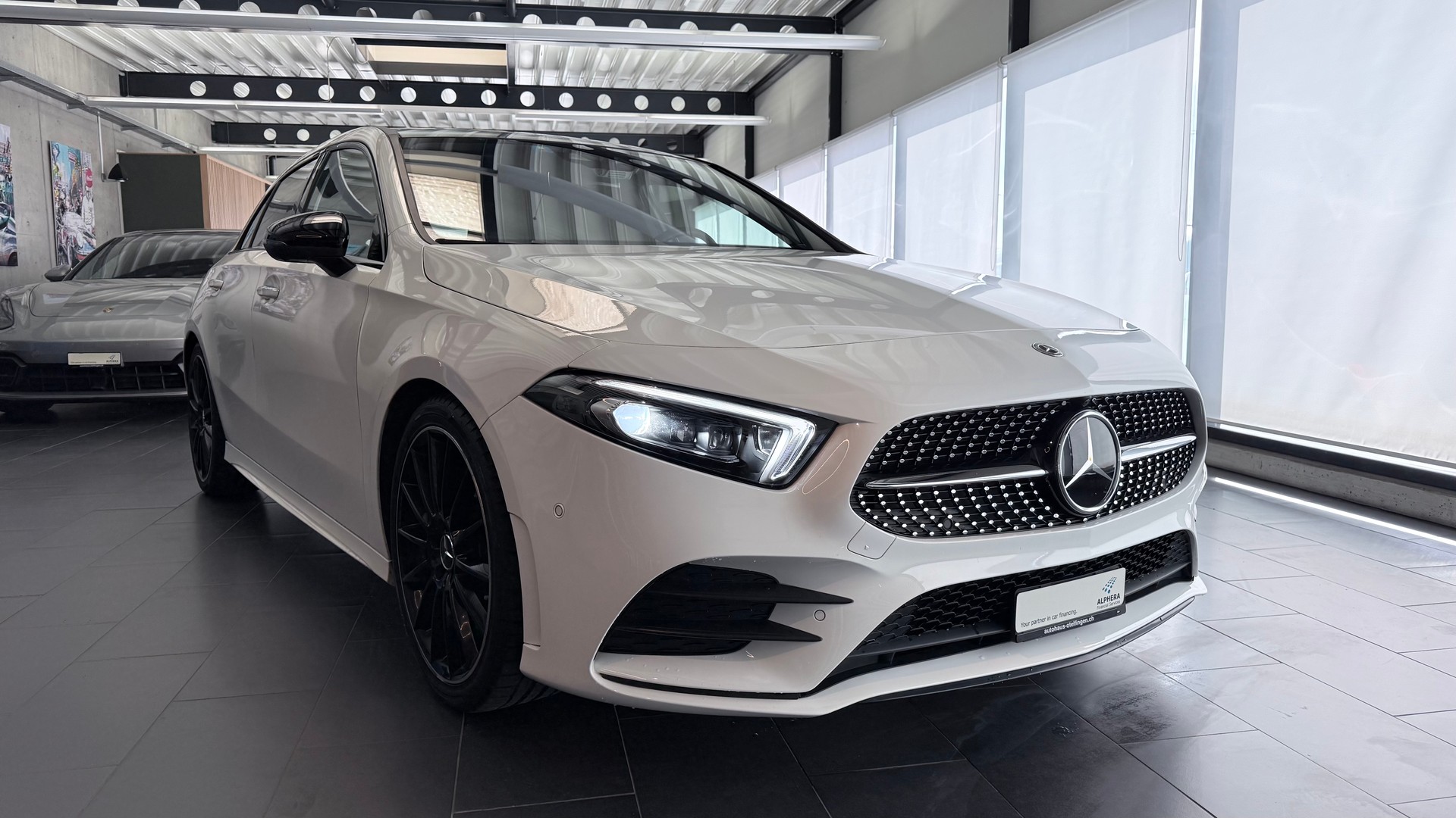 MERCEDES-BENZ A 250 AMG Line 4m-image-24