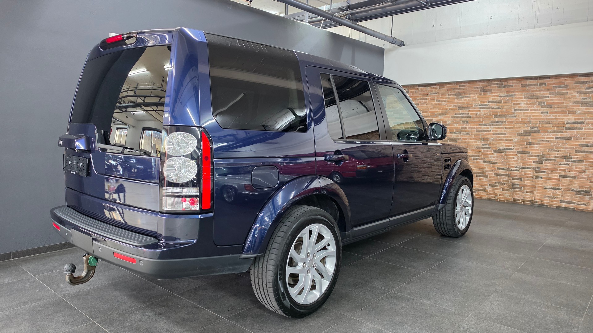 LAND ROVER Discovery 3.0 SDV6 HSE Automatic-image-13