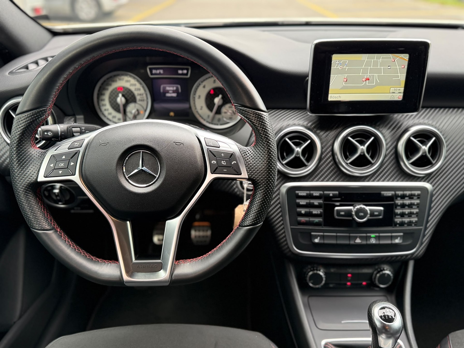 MERCEDES-BENZ A 180 AMG Line-image-12
