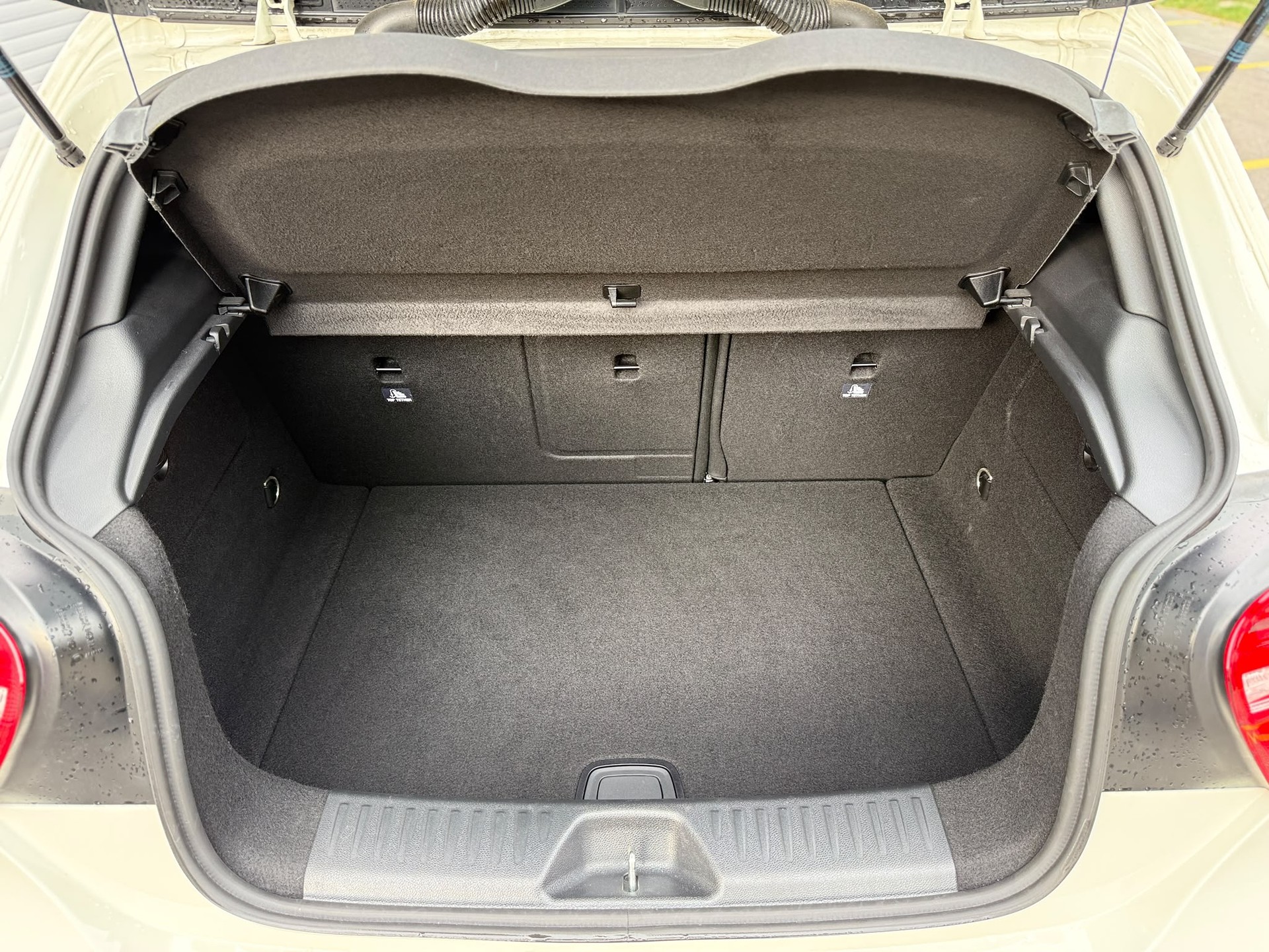 MERCEDES-BENZ A 180 AMG Line-image-19