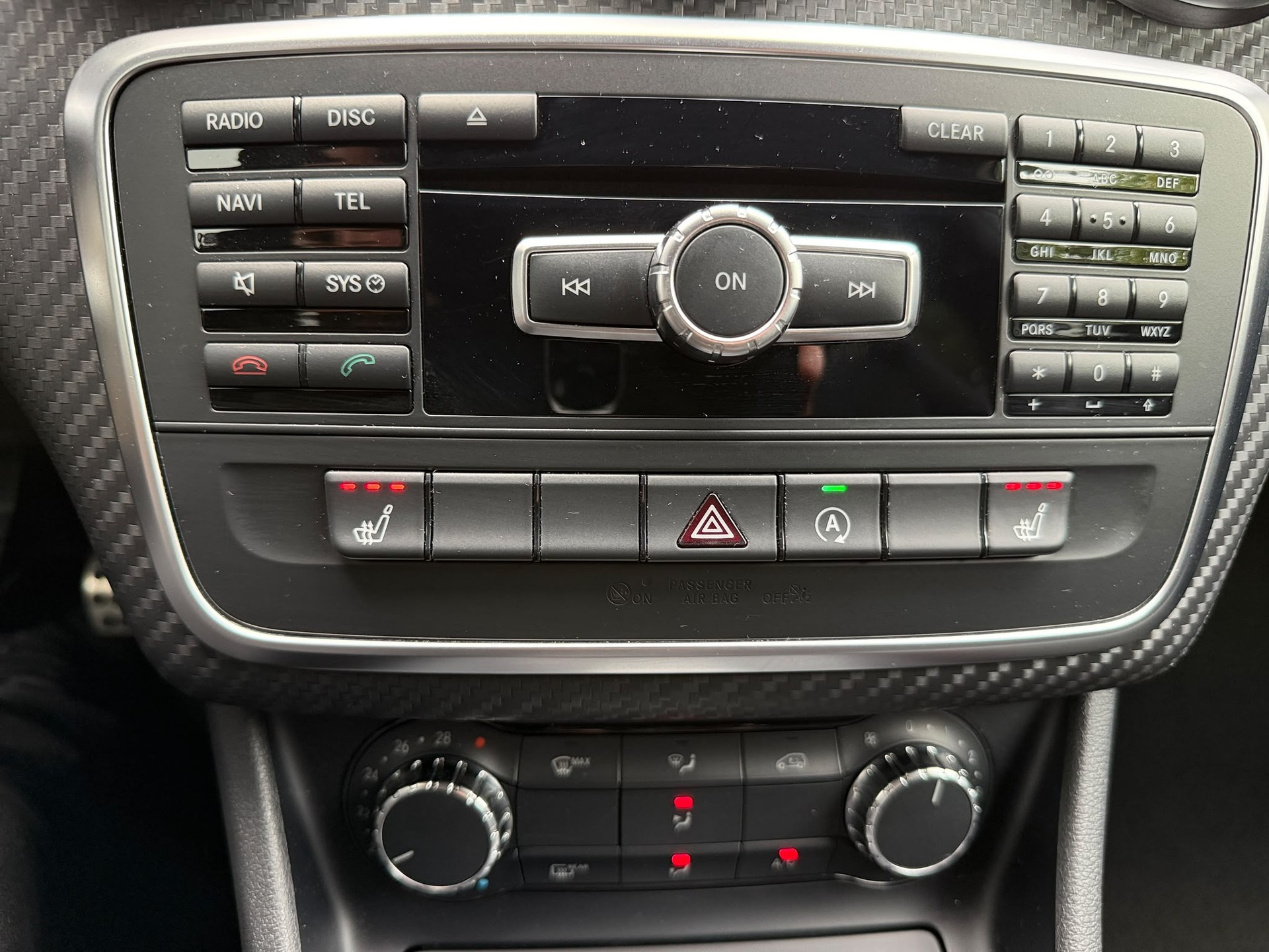 MERCEDES-BENZ A 180 AMG Line-image-18