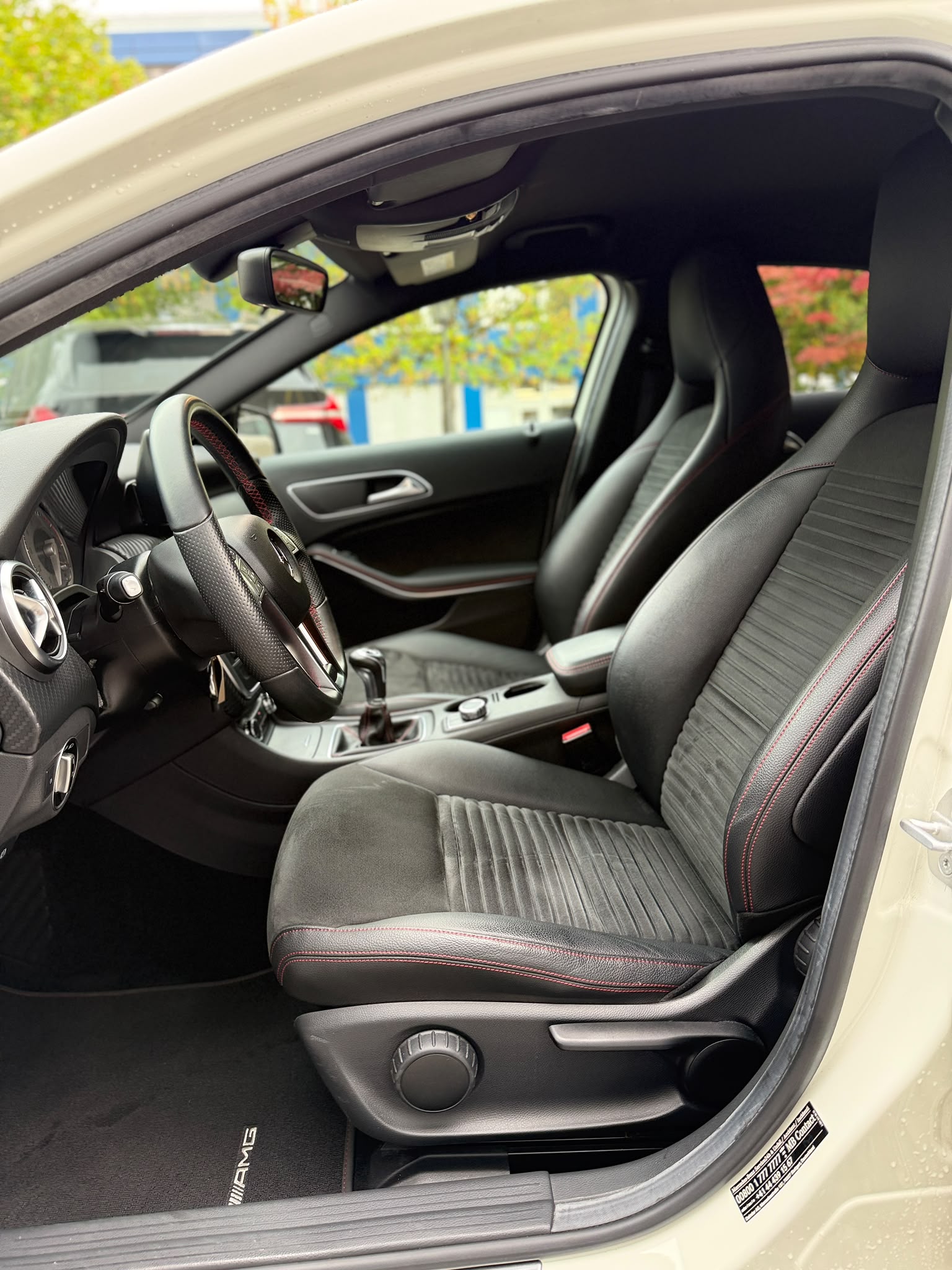 MERCEDES-BENZ A 180 AMG Line-image-9