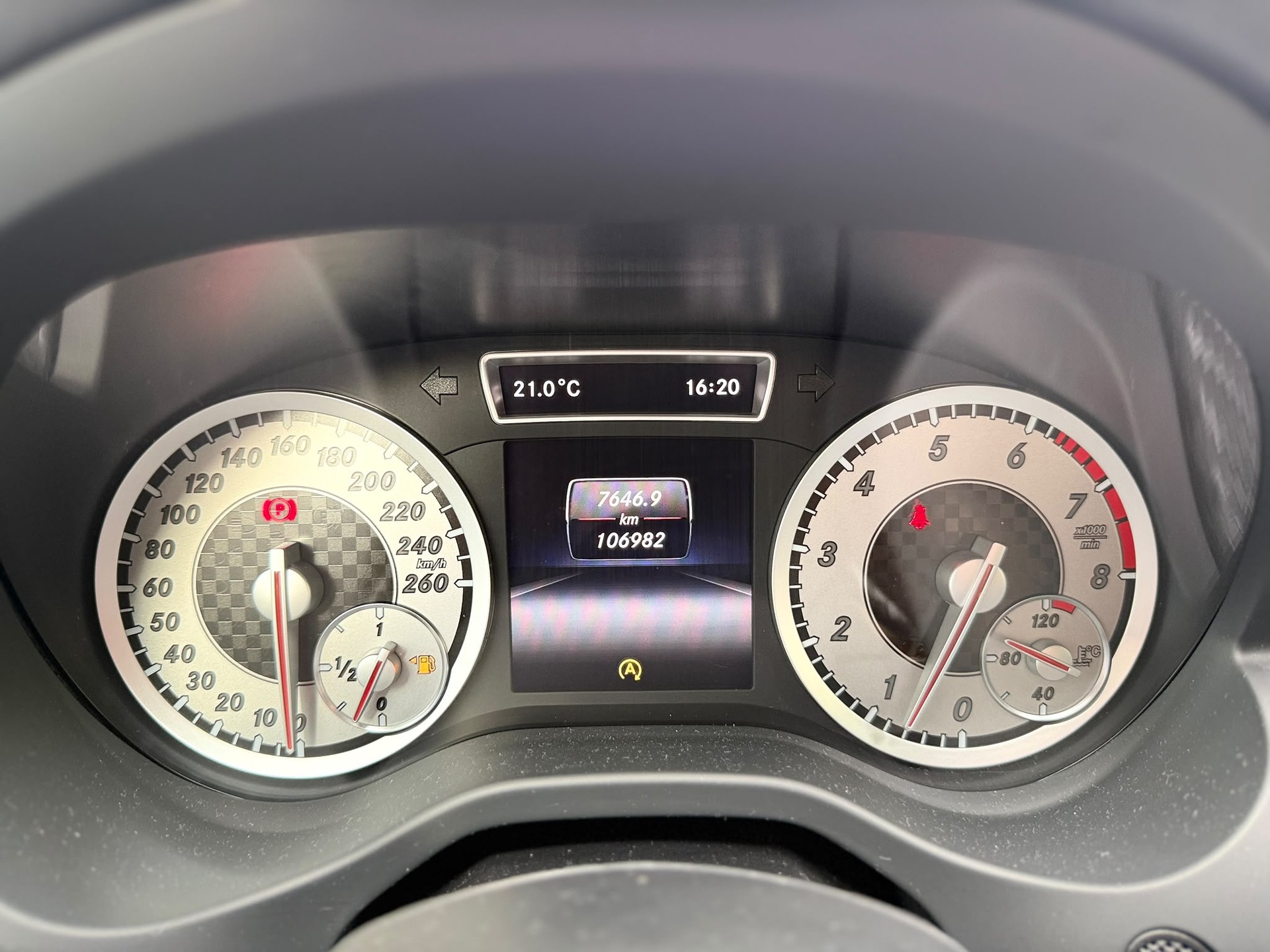 MERCEDES-BENZ A 180 AMG Line-image-17