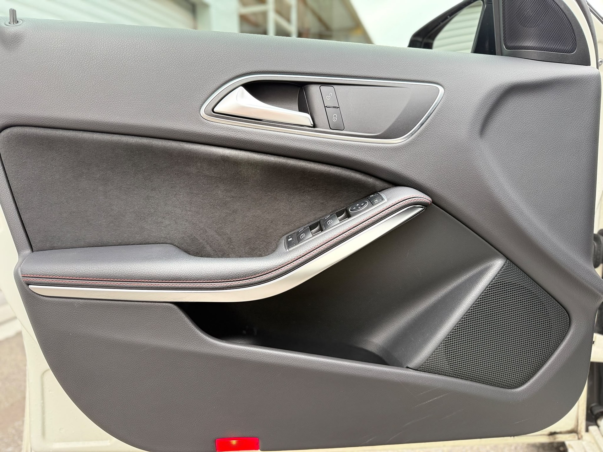 MERCEDES-BENZ A 180 AMG Line-image-7