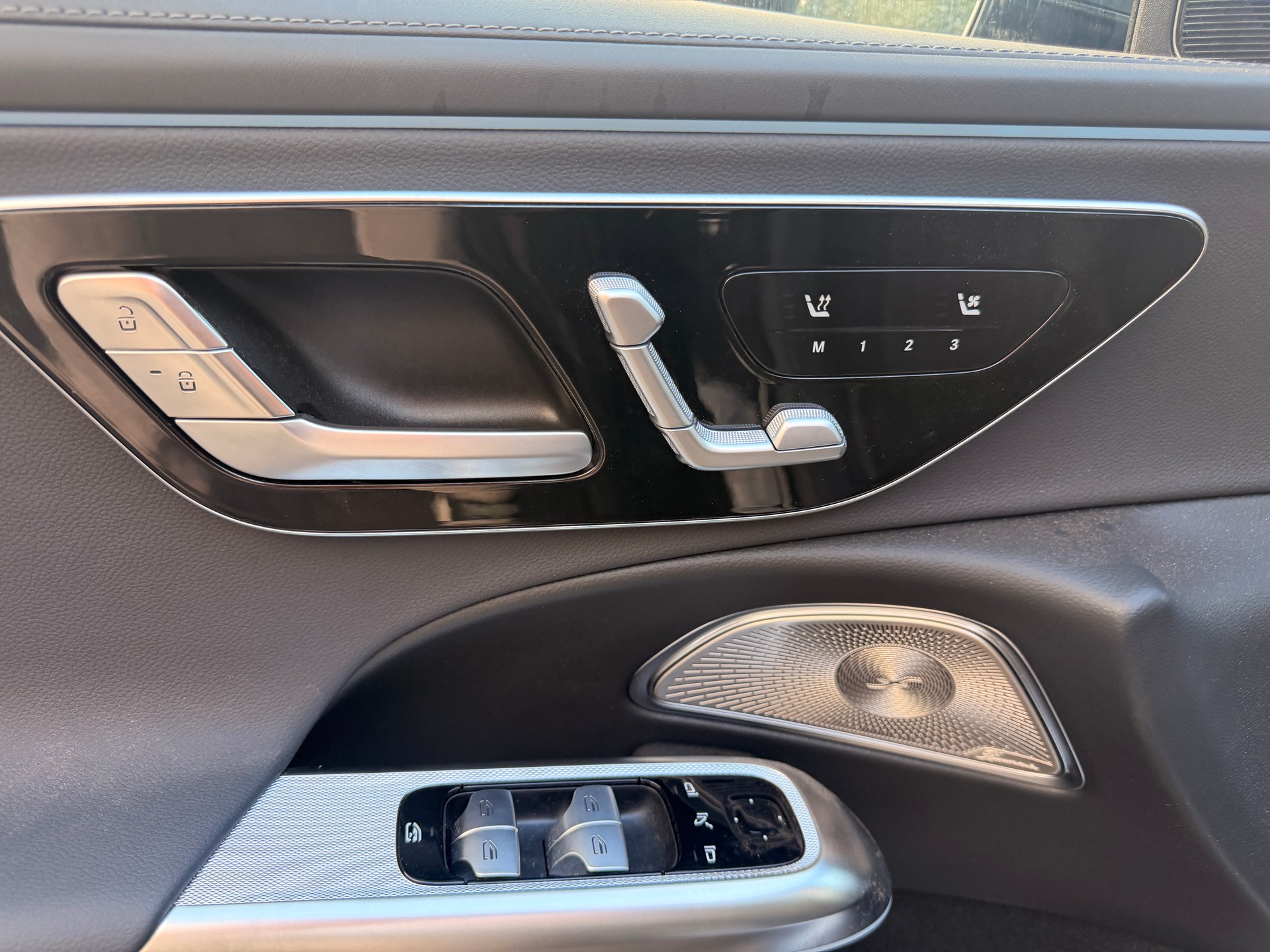 MERCEDES-BENZ E 220 d AMG Line 4Matic 9G-Tronic-image-14