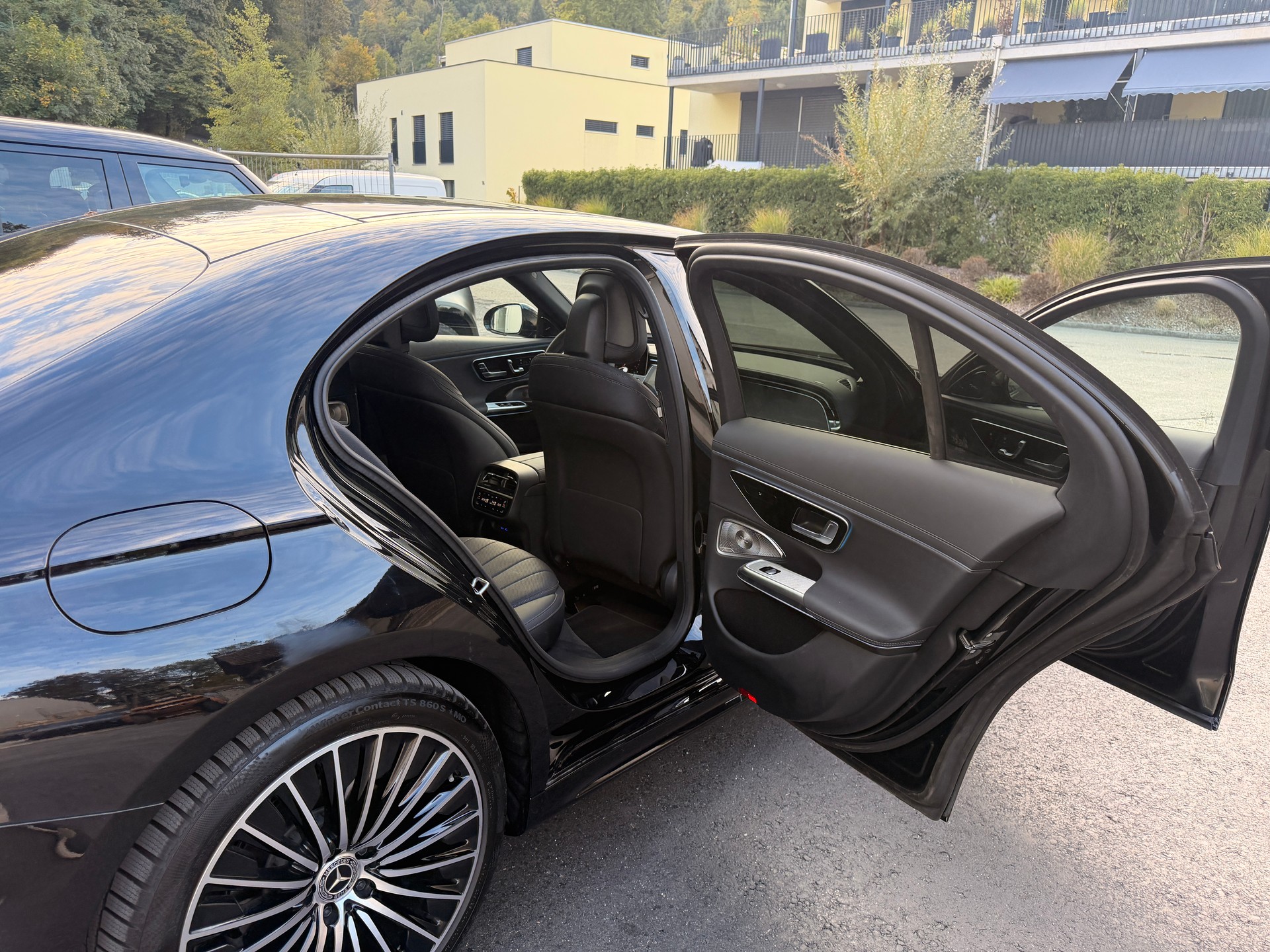 MERCEDES-BENZ E 220 d AMG Line 4Matic 9G-Tronic-image-6