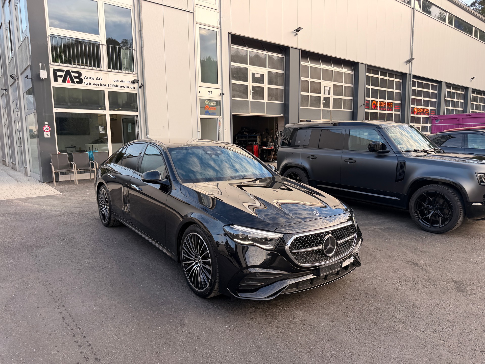 MERCEDES-BENZ E 220 d AMG Line 4Matic 9G-Tronic-showroom-element-2