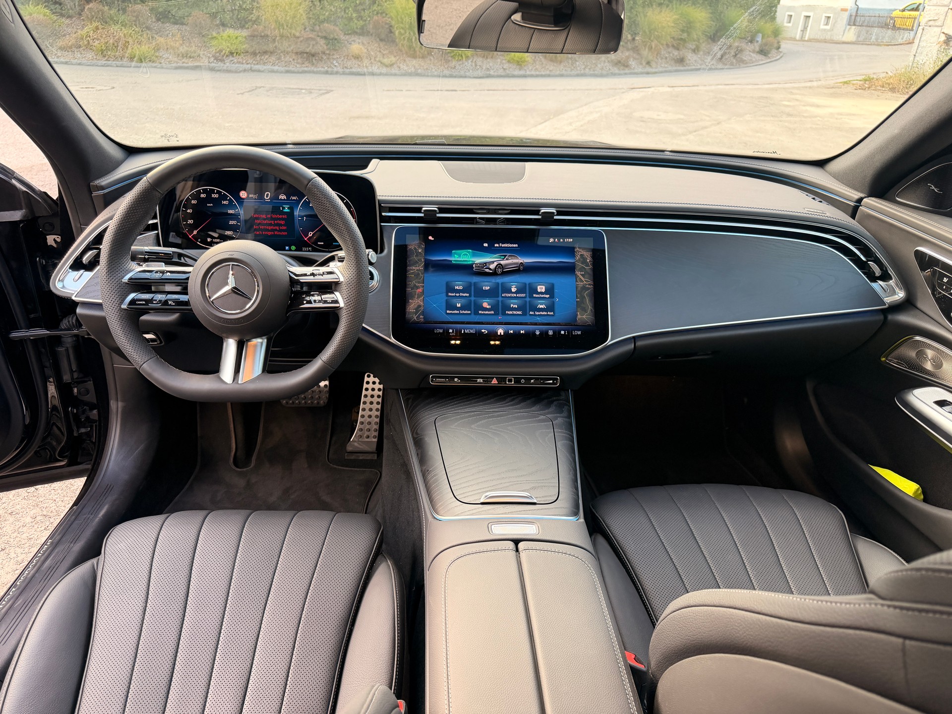 MERCEDES-BENZ E 220 d AMG Line 4Matic 9G-Tronic-image-12