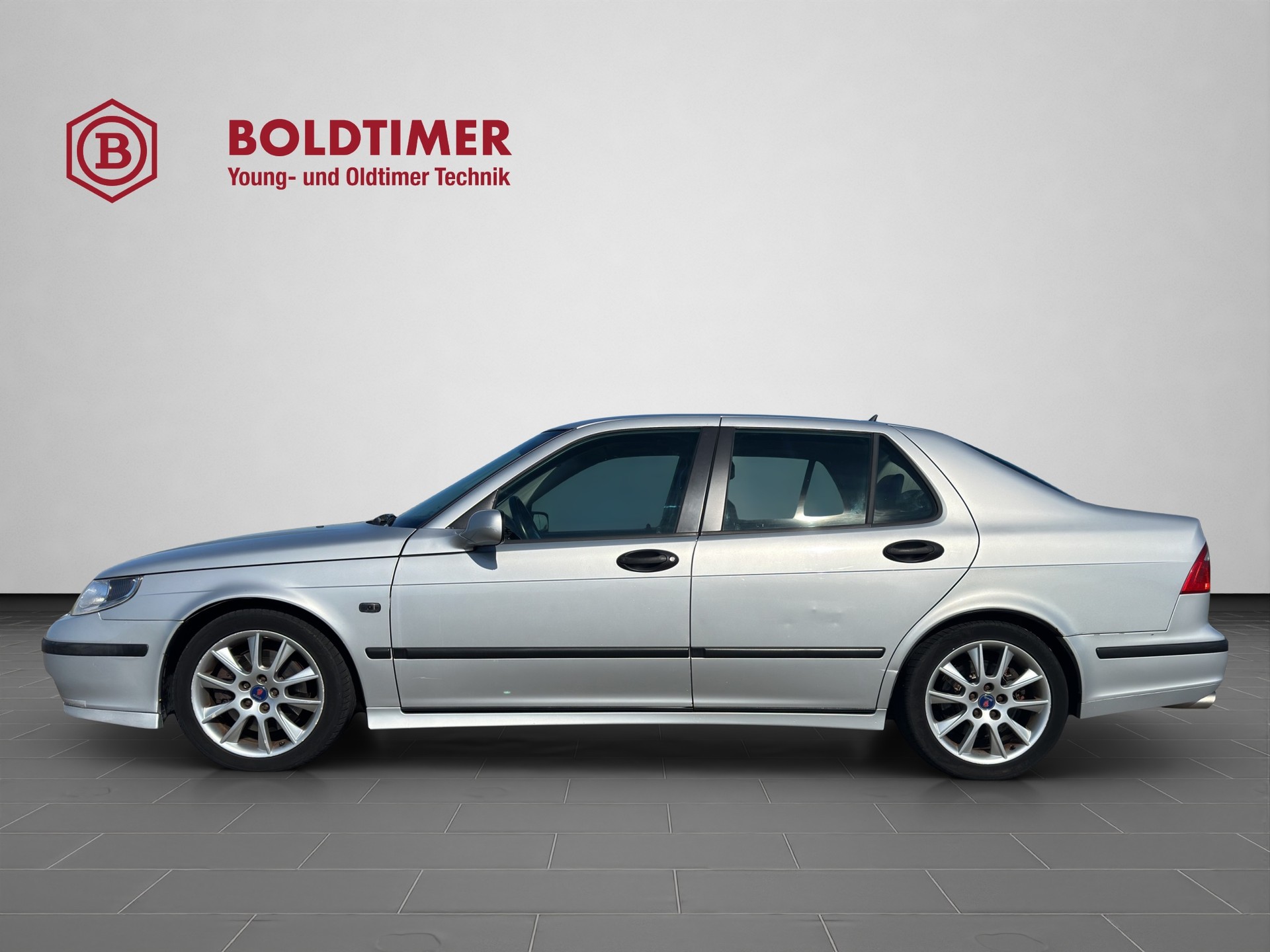 SAAB 9-5 2.3T Aero-showroom-element-2