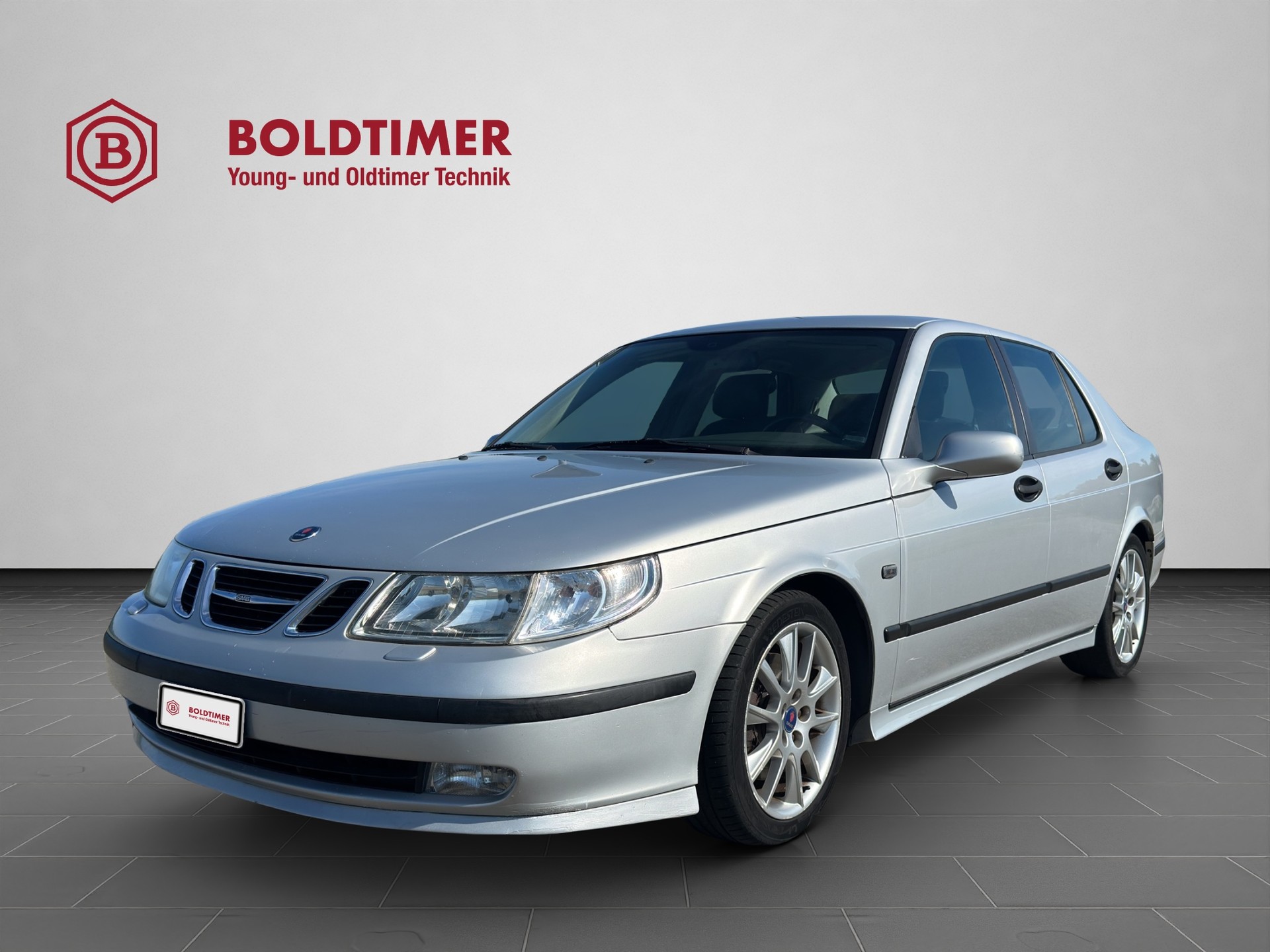 SAAB 9-5 2.3T Aero-showroom-element-1