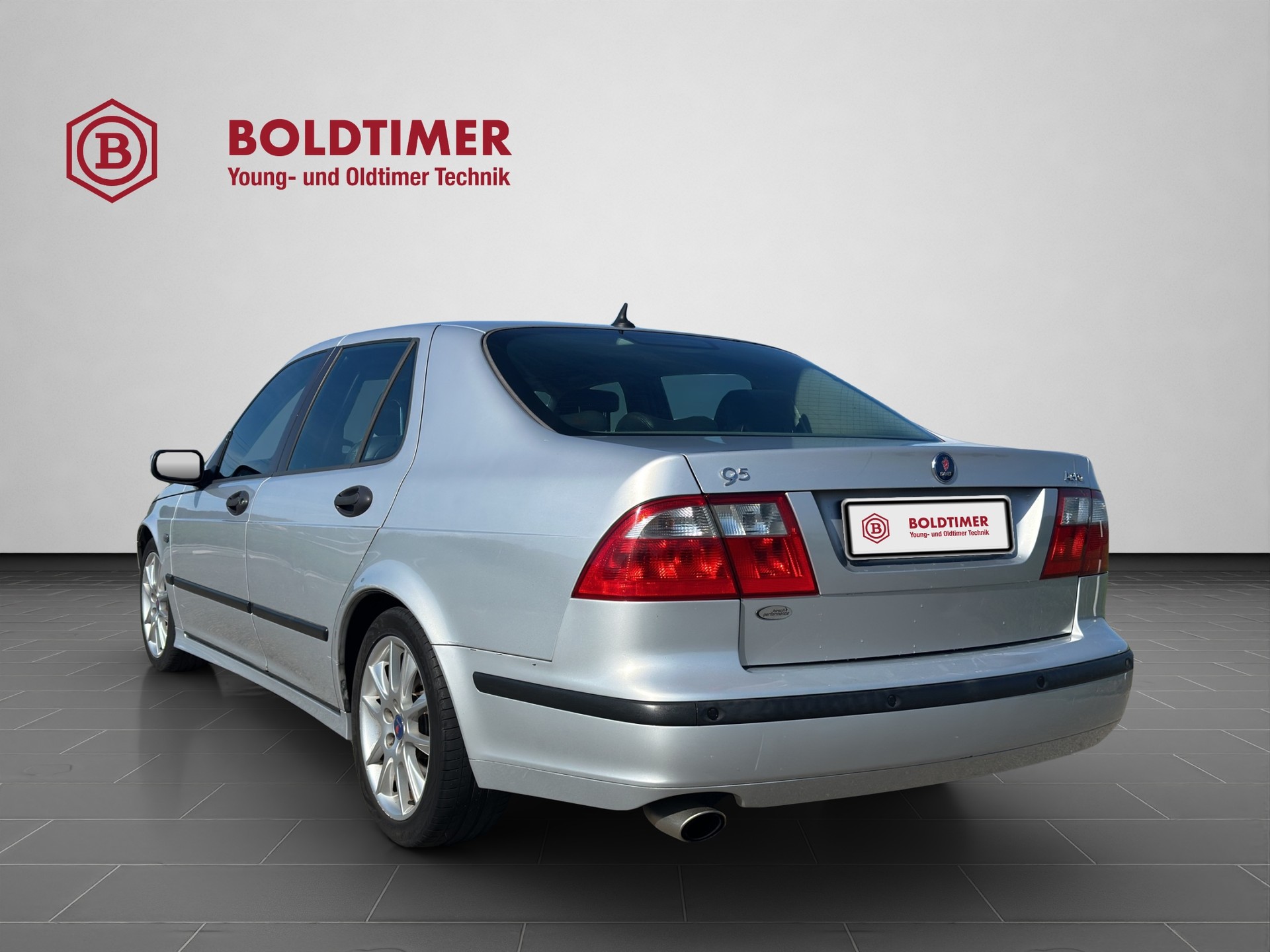 SAAB 9-5 2.3T Aero-showroom-element-3