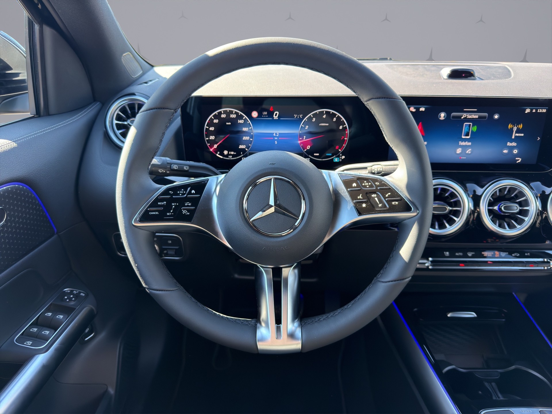MERCEDES-BENZ GLA-Klasse H247 GLA 250 Swiss Star Progressive 4matic-image-12