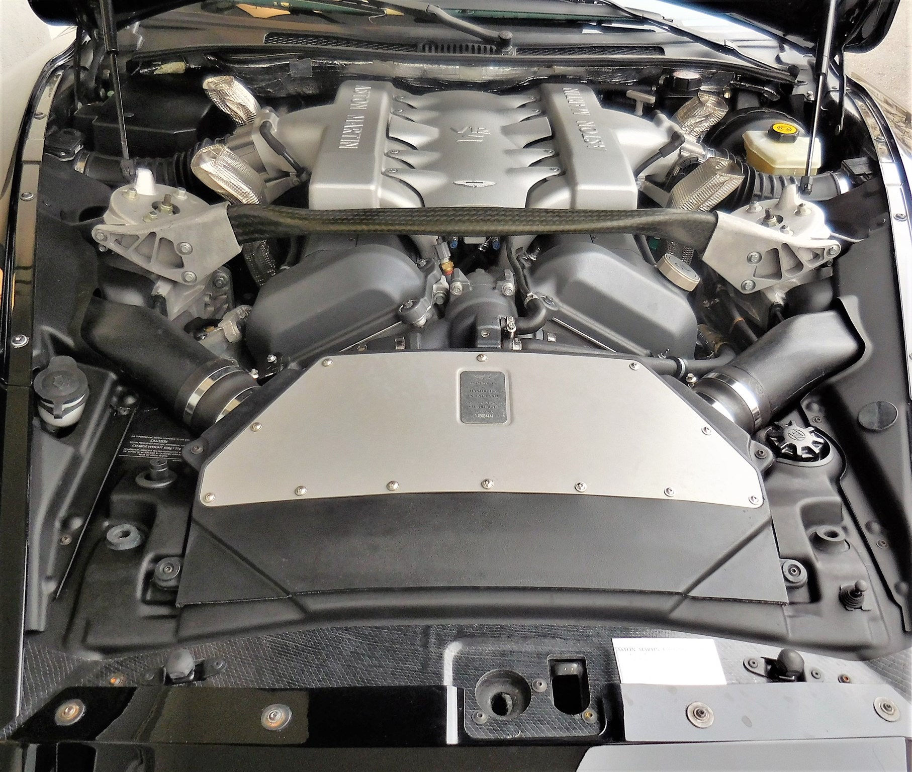 ASTON MARTIN Vanquish V12 S 5.9-48-image-10
