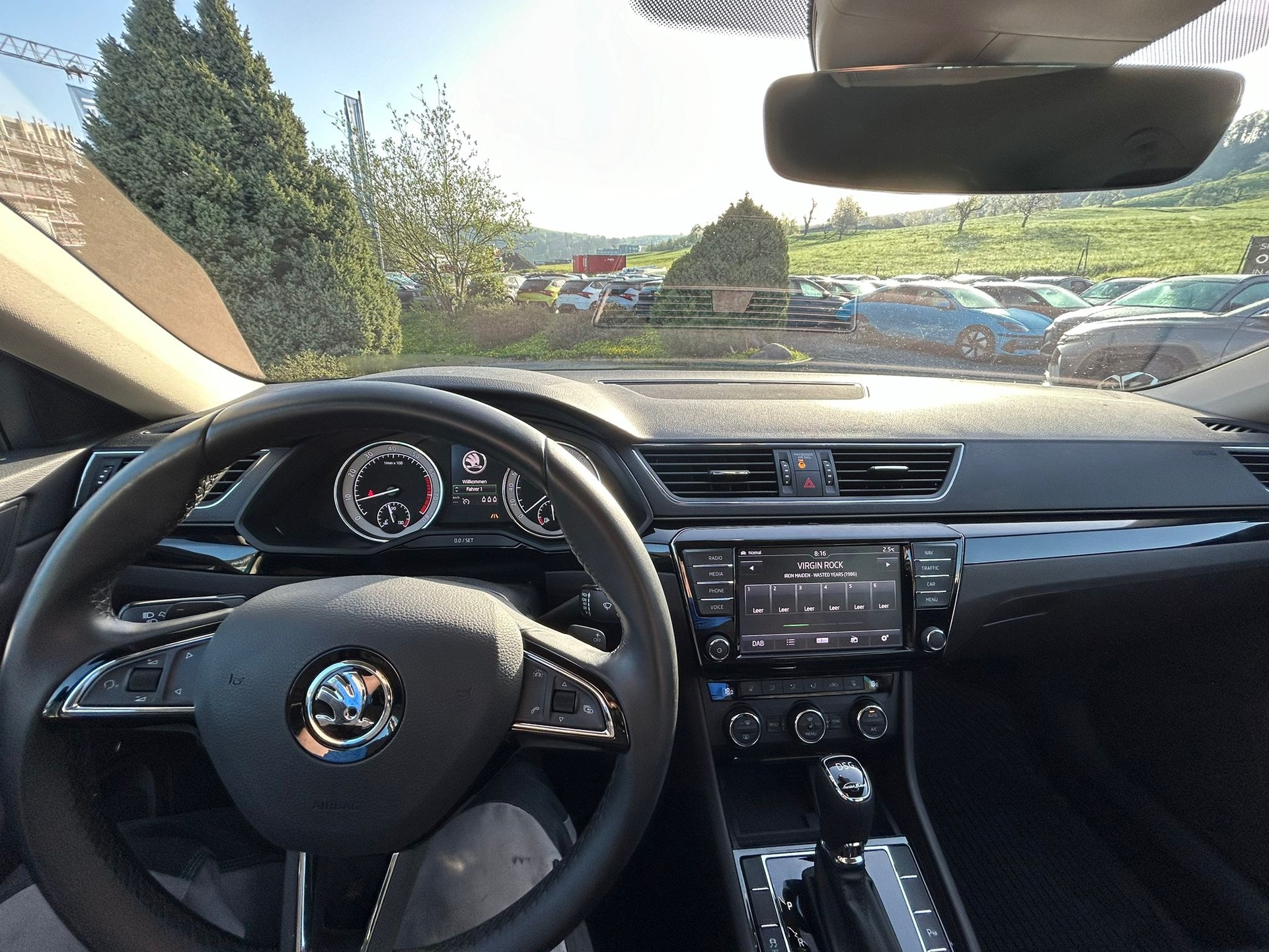 SKODA Superb Combi 2.0 TSI L&K DSG 4x4-image-9