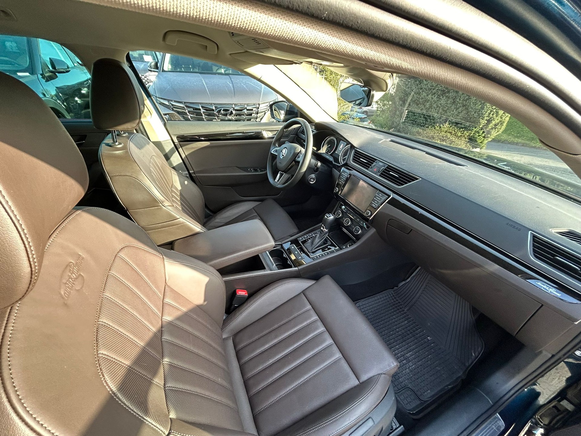 SKODA Superb Combi 2.0 TSI L&K DSG 4x4-image-10
