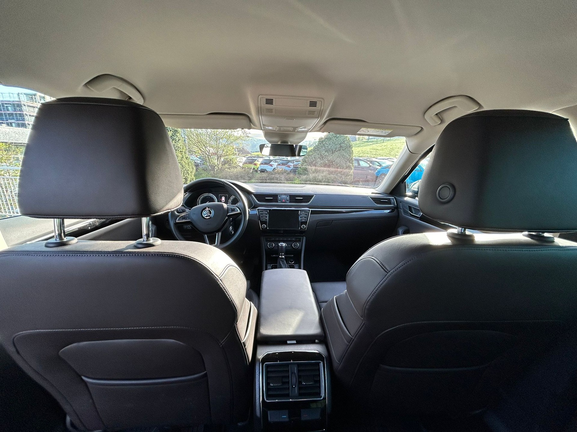 SKODA Superb Combi 2.0 TSI L&K DSG 4x4-image-12