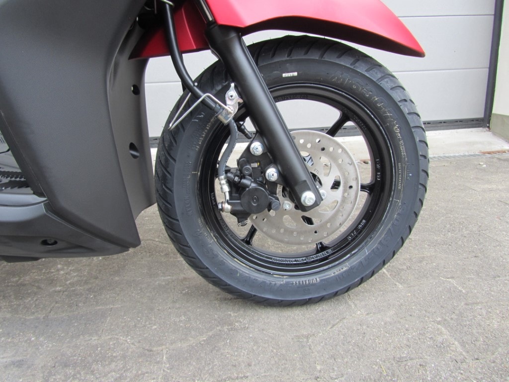 YAMAHA LCG 125 RayZR-image-7