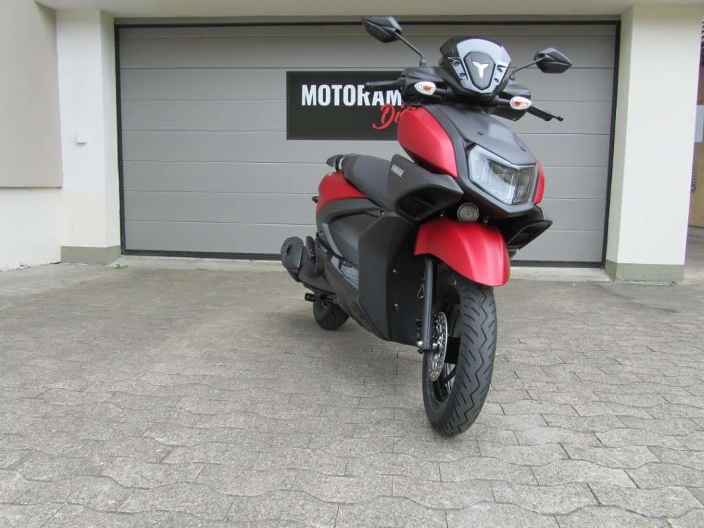 YAMAHA LCG 125 RayZR-image-1