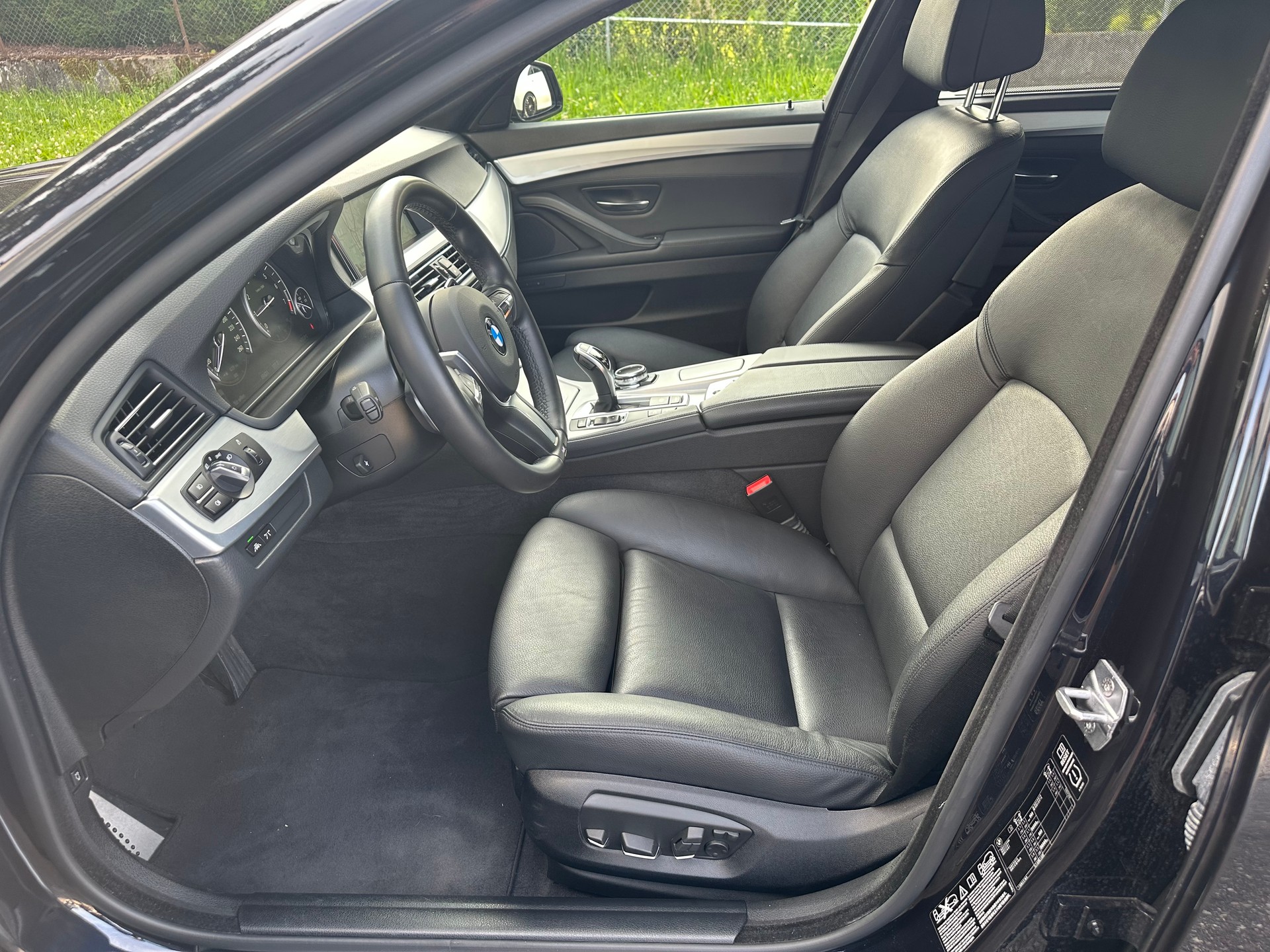 BMW 528i Touring xDrive Steptronic-image-14