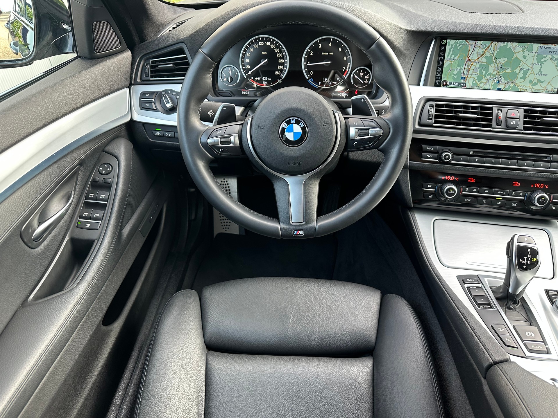 BMW 528i Touring xDrive Steptronic-image-9