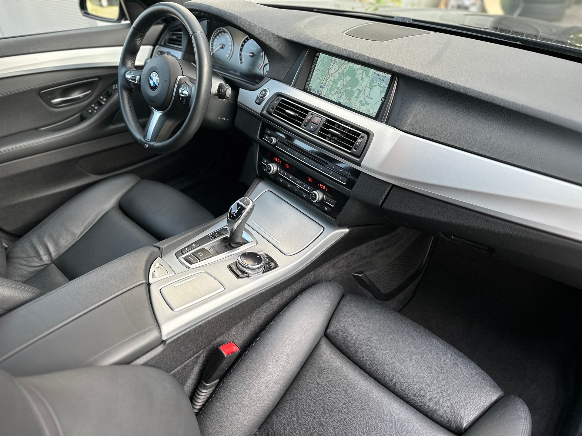 BMW 528i Touring xDrive Steptronic-image-7