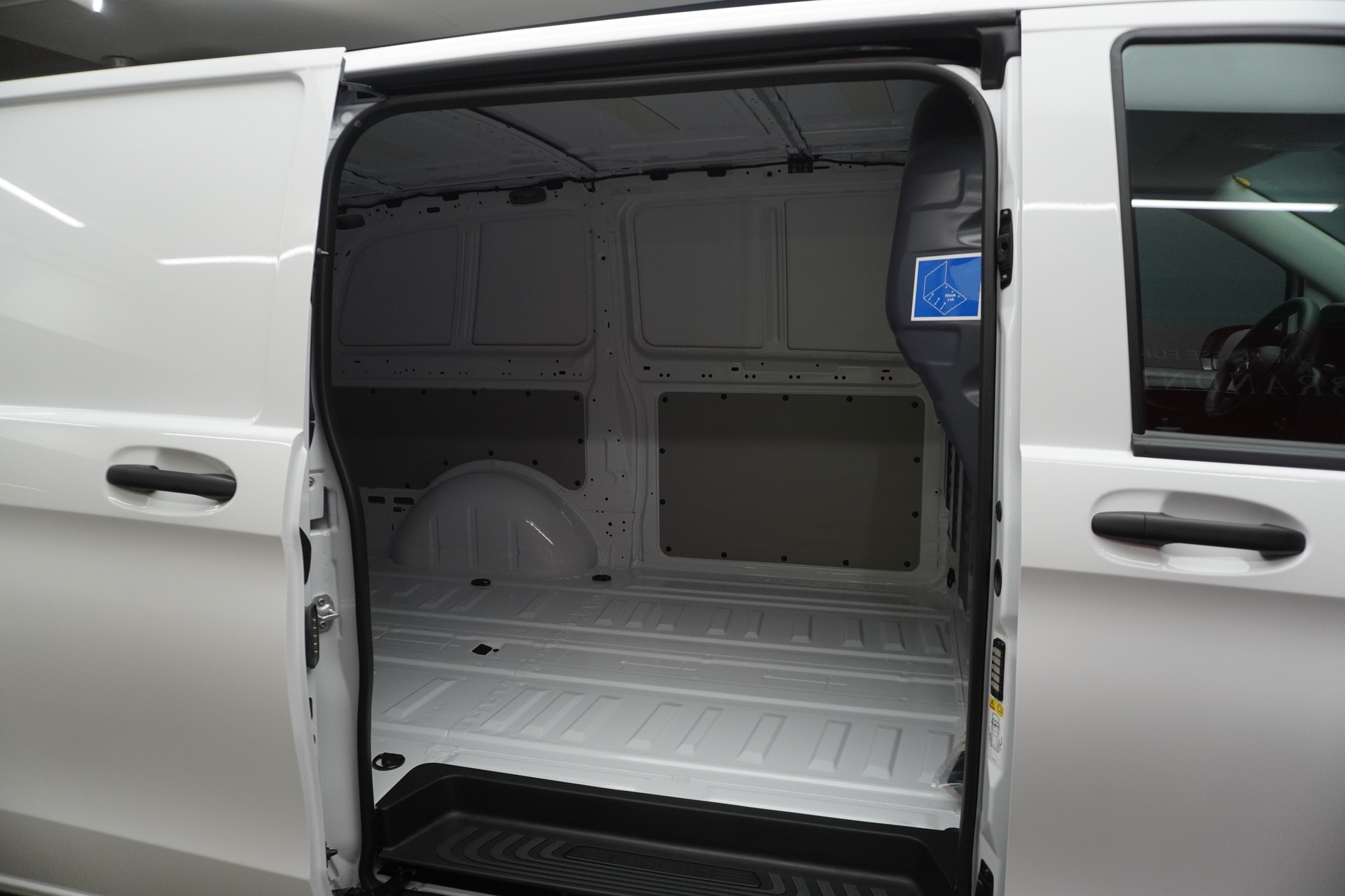 MERCEDES-BENZ Vito 114 CDI KA PRO 3200mm L 4Matic-image-11