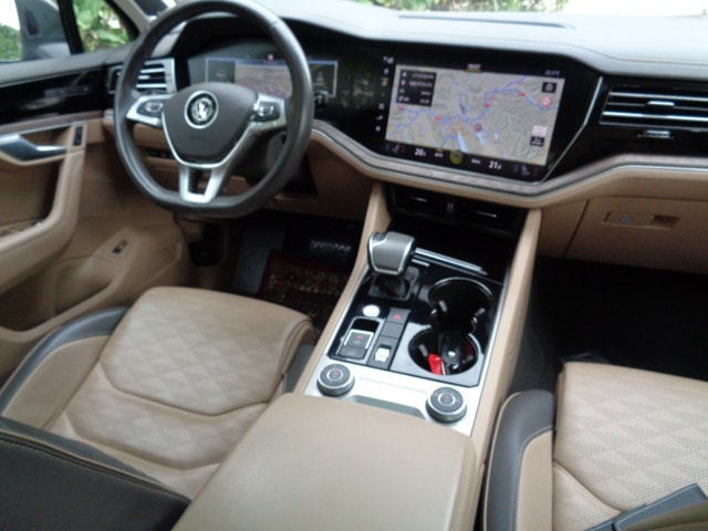 VW Touareg 3.0 TSI Atmosphere Tiptronic-image-2