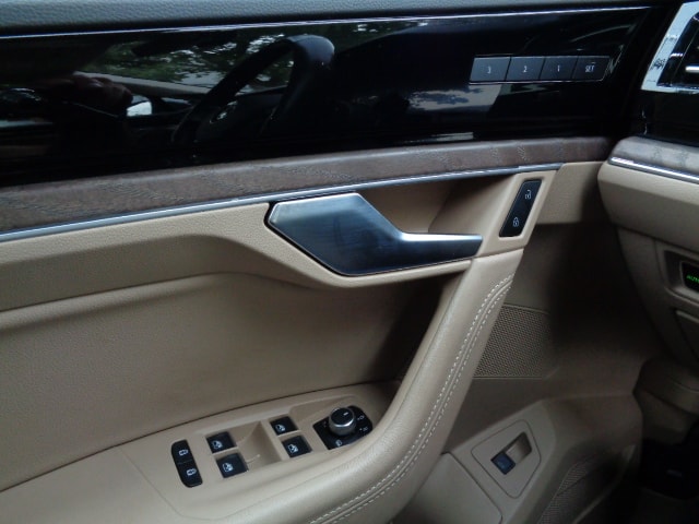 VW Touareg 3.0 TSI Atmosphere Tiptronic-image-5