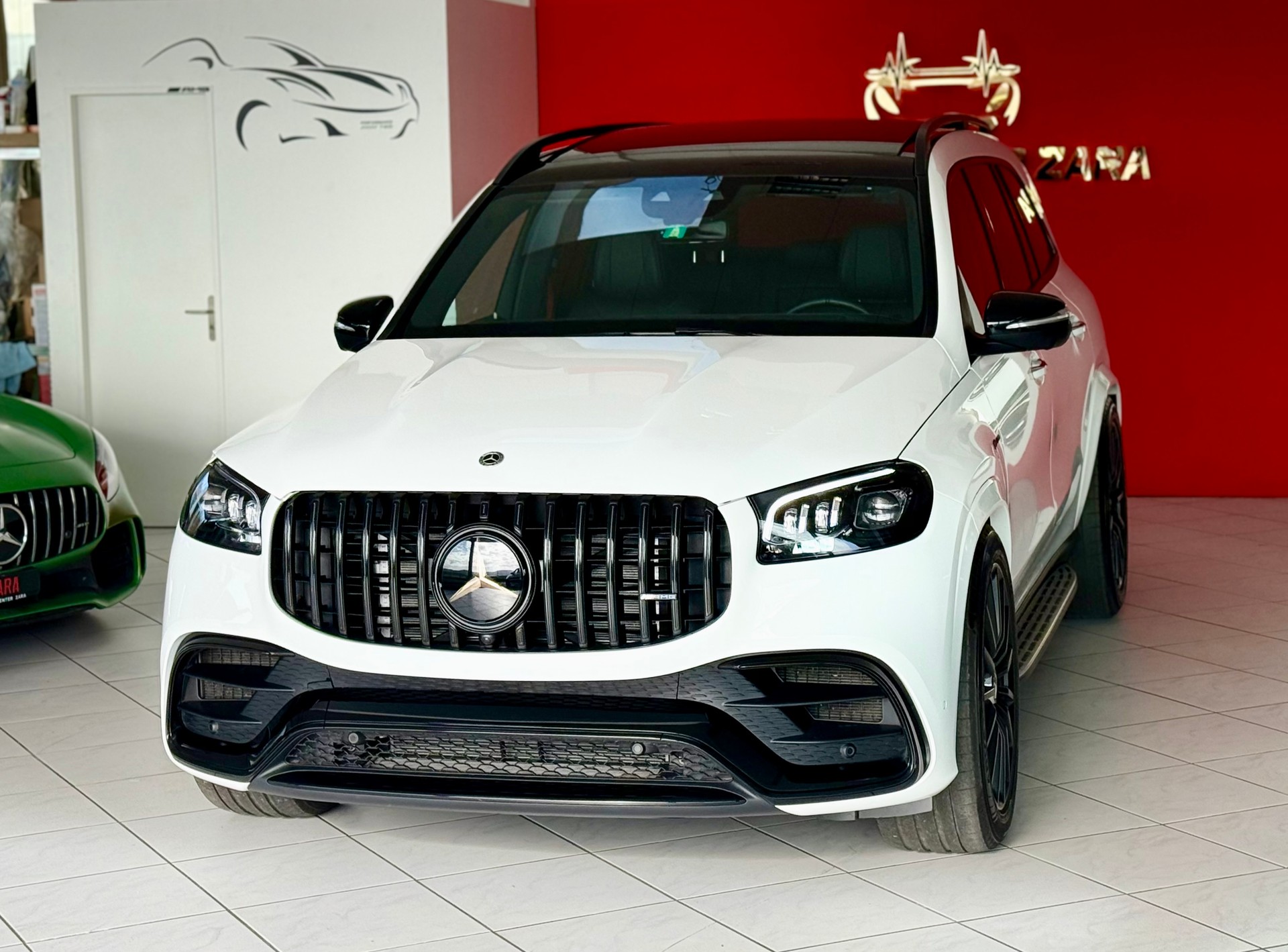 MERCEDES-BENZ GLS 63 S 4Matic+ TCT 9G-showroom-element-3