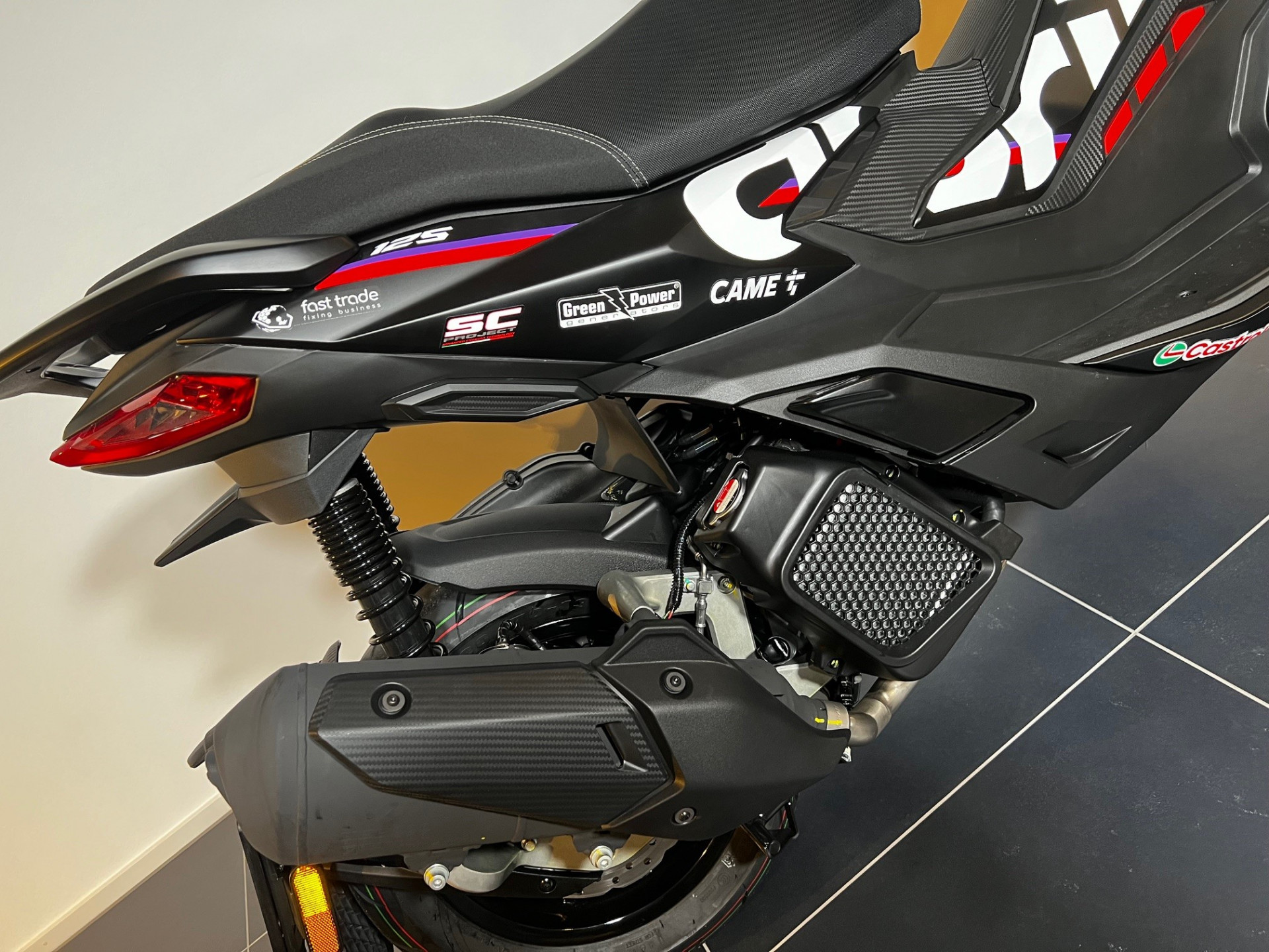APRILIA SR GT 125 Replica-image-2