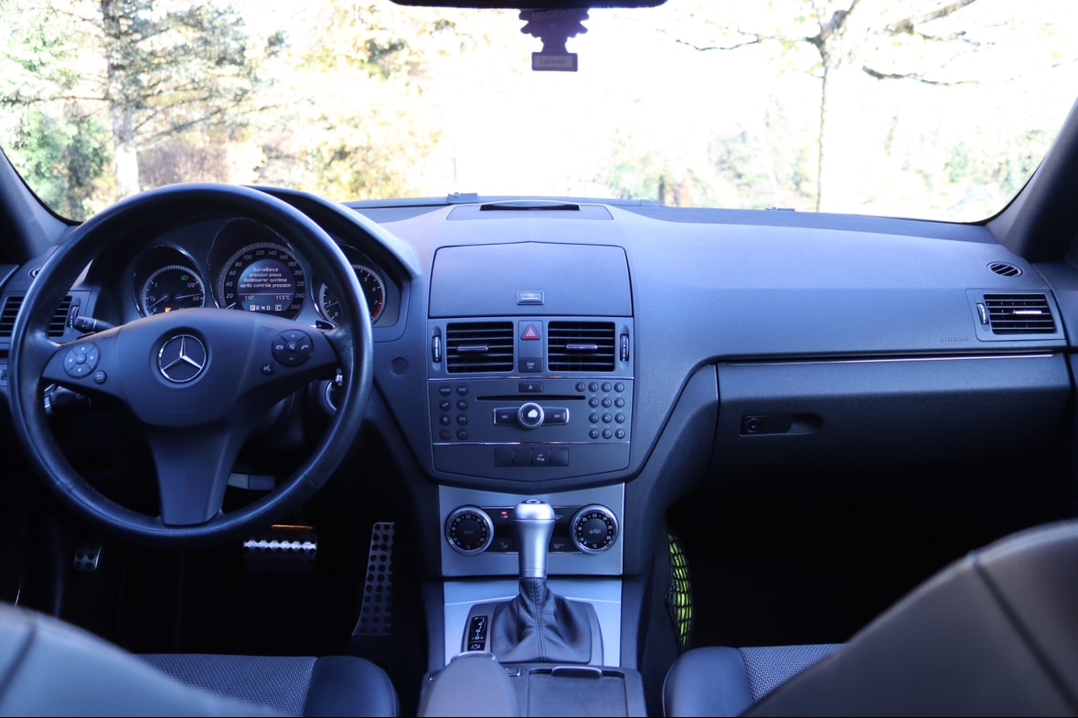 MERCEDES-BENZ C 180 CGI BlueEfficiency Automatic-image-6