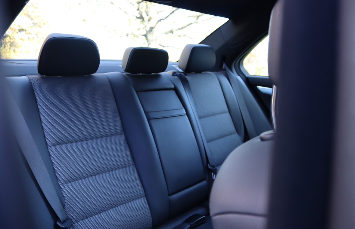 MERCEDES-BENZ C 180 CGI BlueEfficiency Automatic-image-10