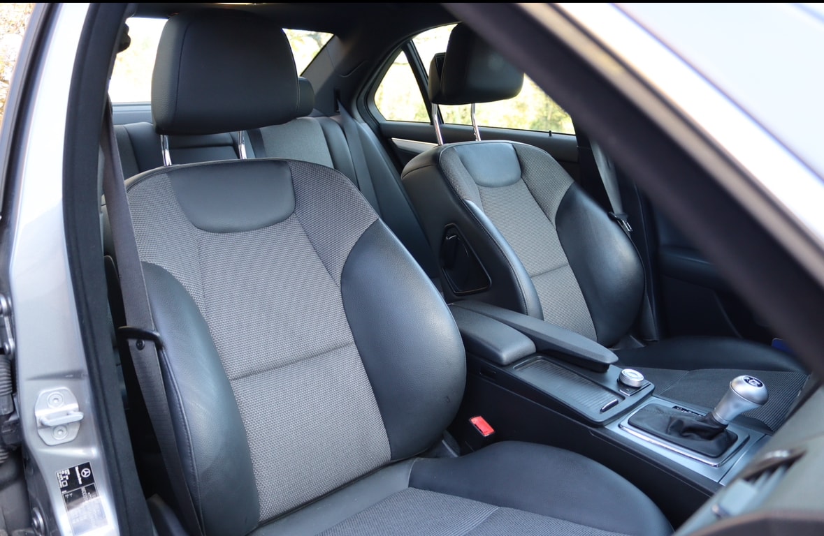 MERCEDES-BENZ C 180 CGI BlueEfficiency Automatic-image-9