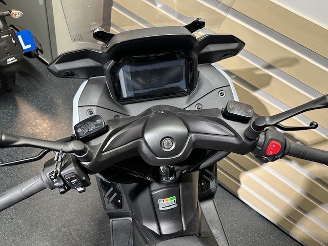 YAMAHA X-Max 300 Tech Max-image-1