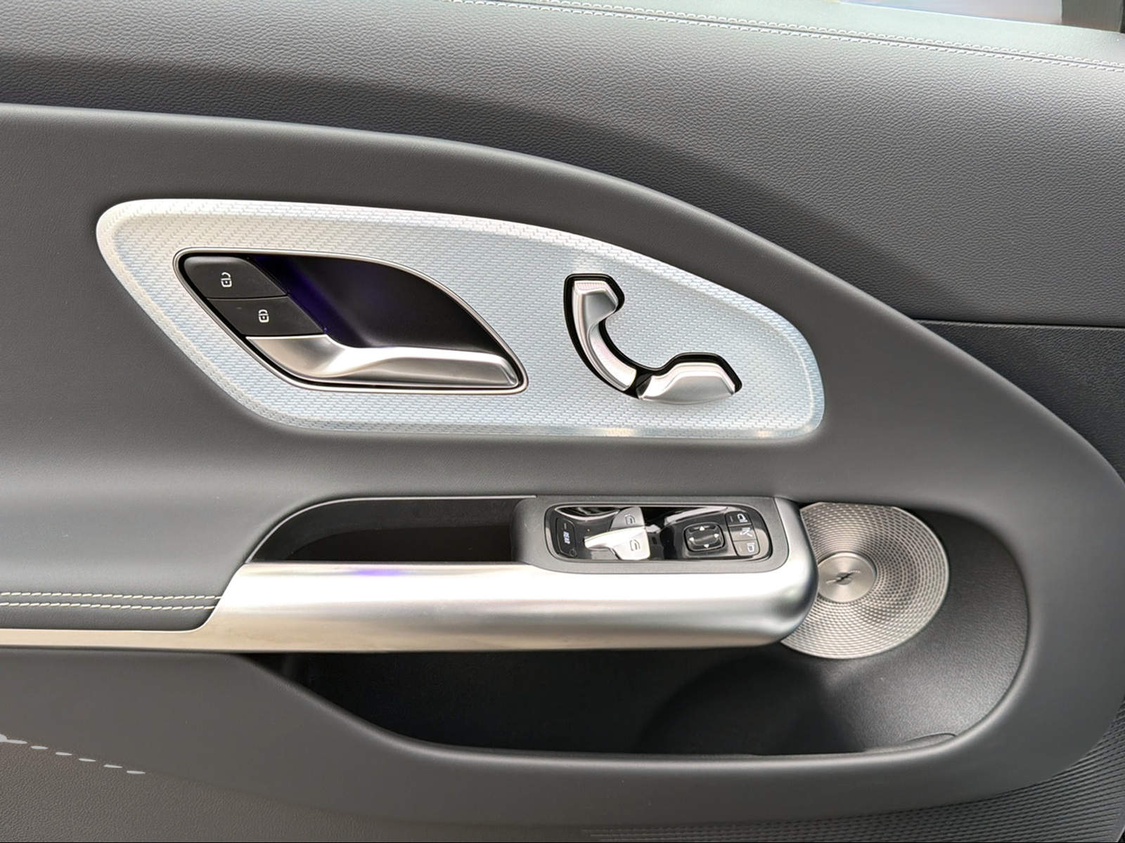 MERCEDES-BENZ CLA 350 4Matic EQ Technology-image-11