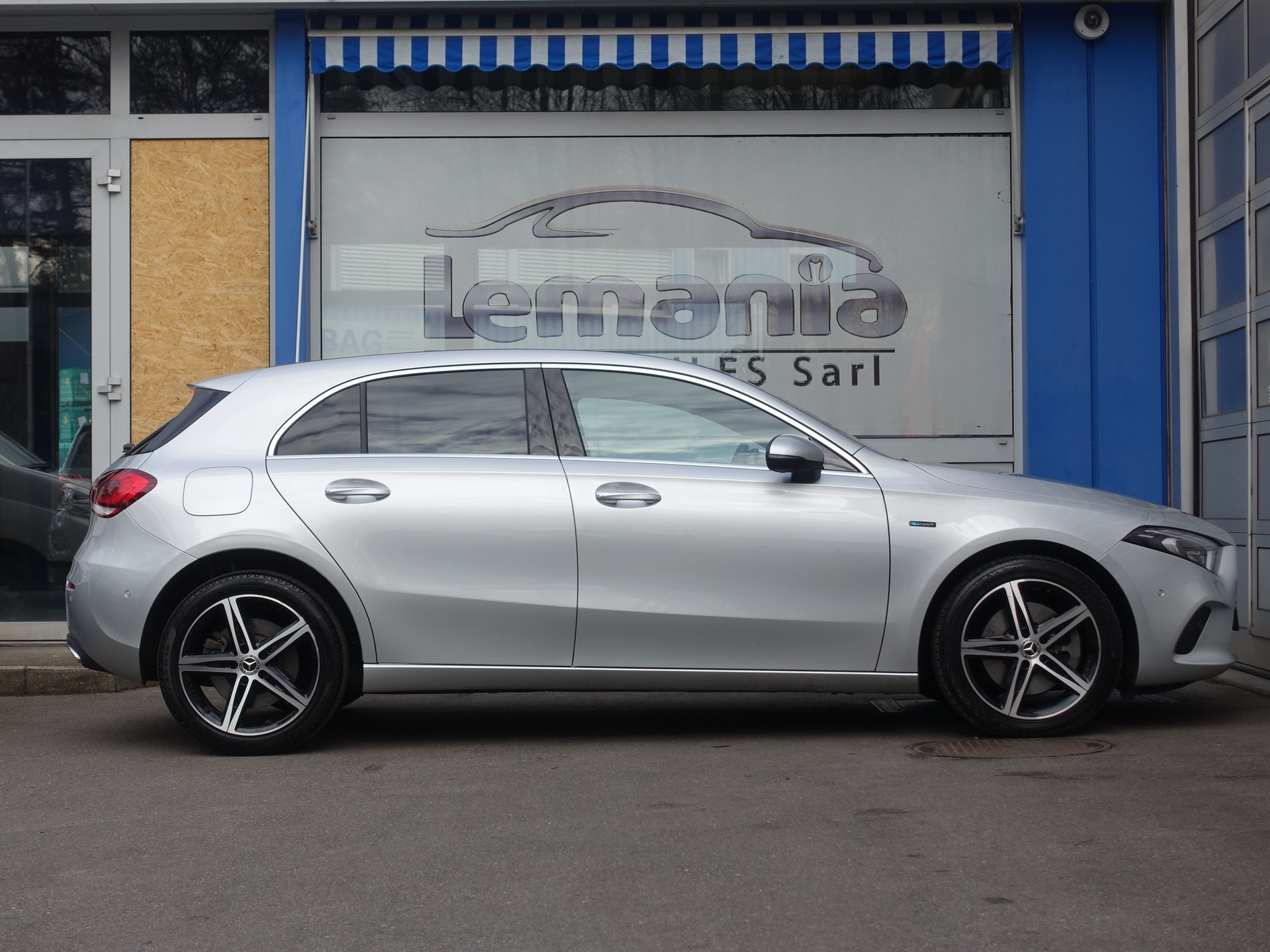 MERCEDES-BENZ A 250e Progressive 8G-DCT-image-7
