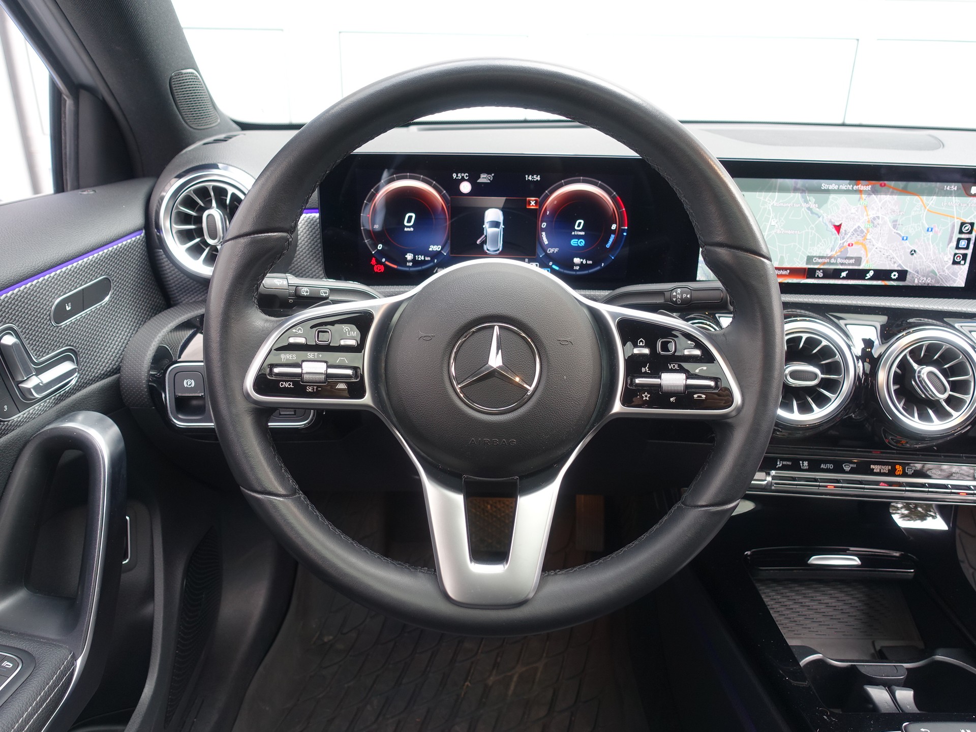 MERCEDES-BENZ A 250e Progressive 8G-DCT-image-11