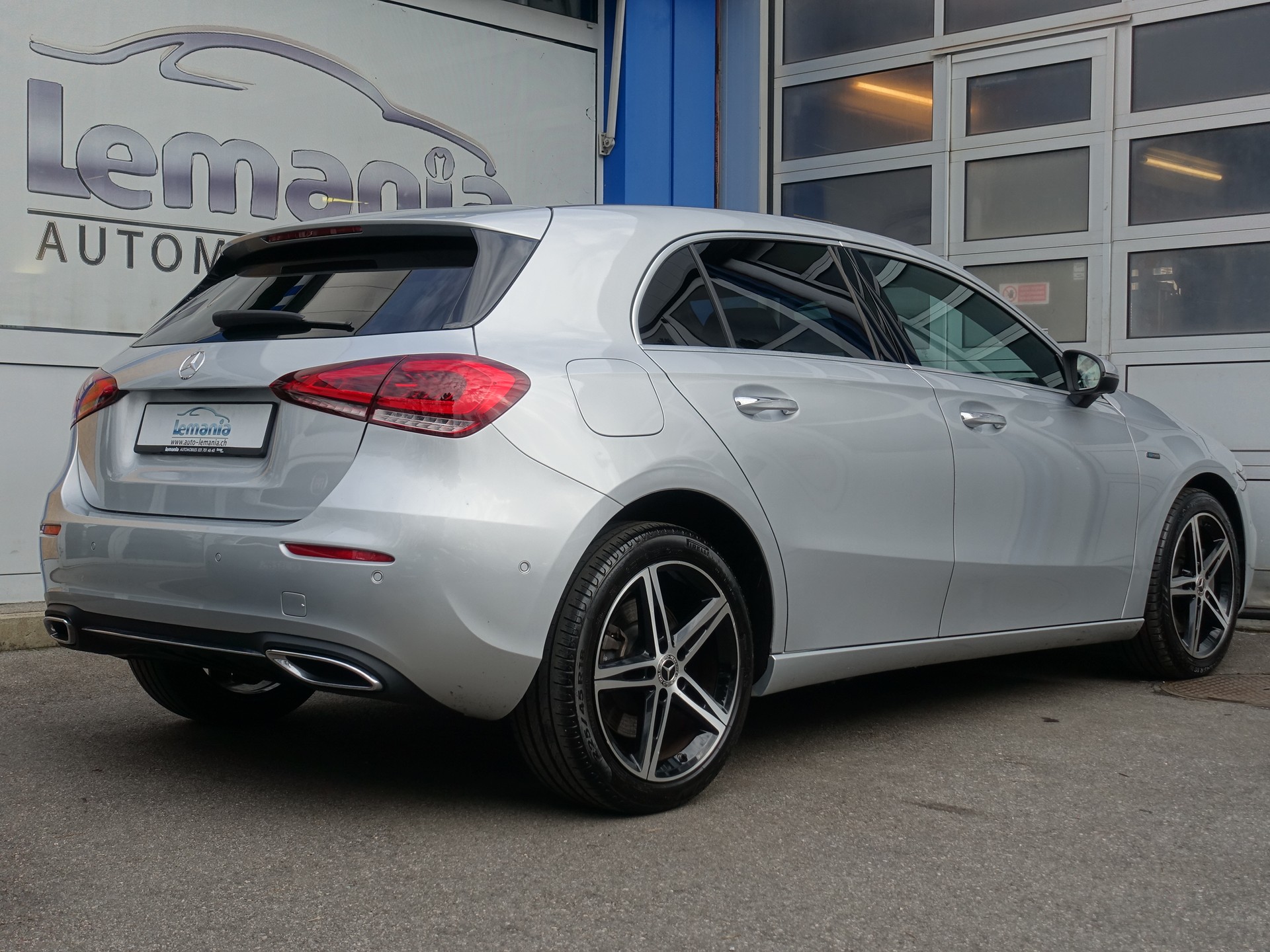 MERCEDES-BENZ A 250e Progressive 8G-DCT-showroom-element-3