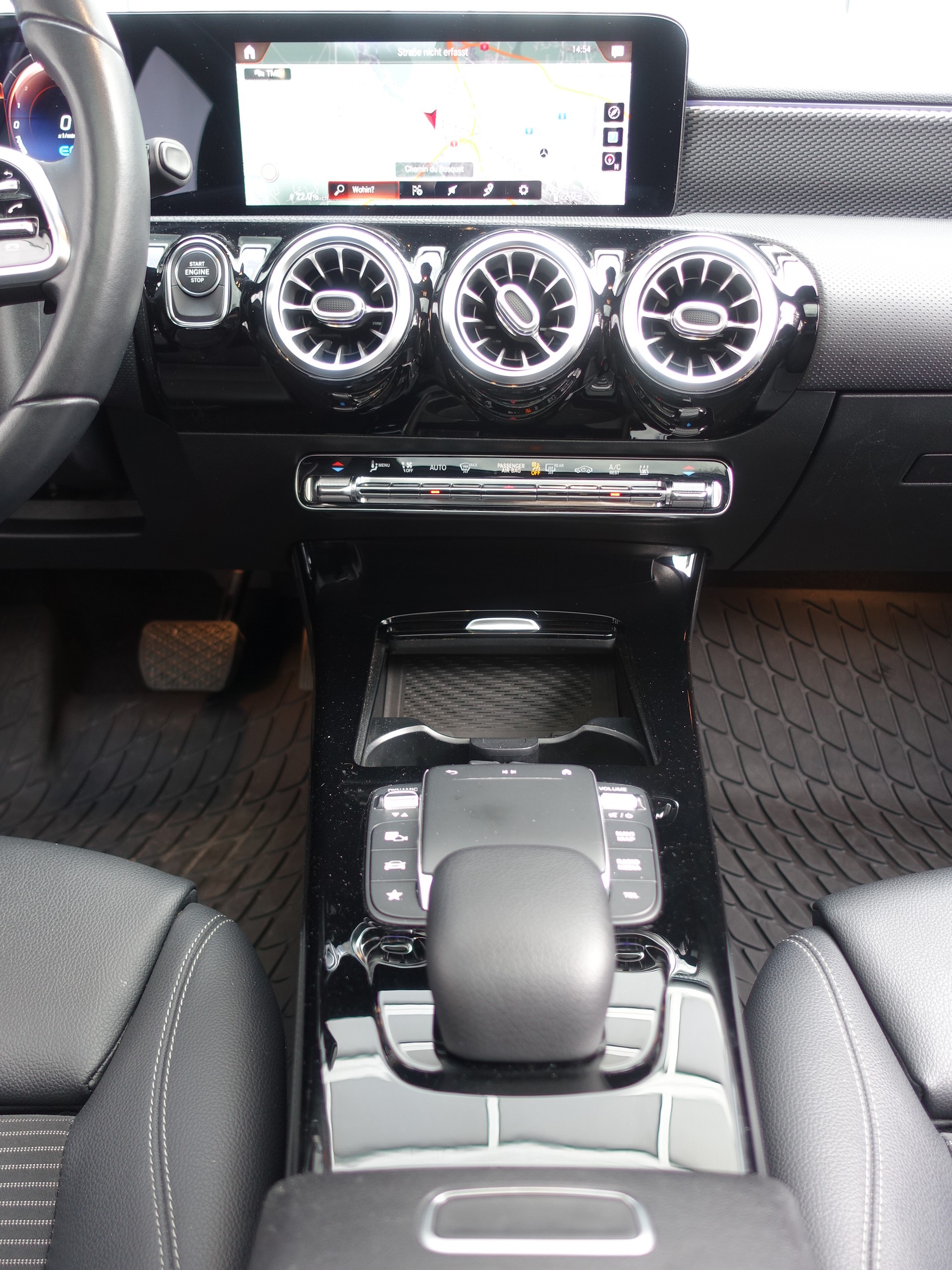MERCEDES-BENZ A 250e Progressive 8G-DCT-image-13