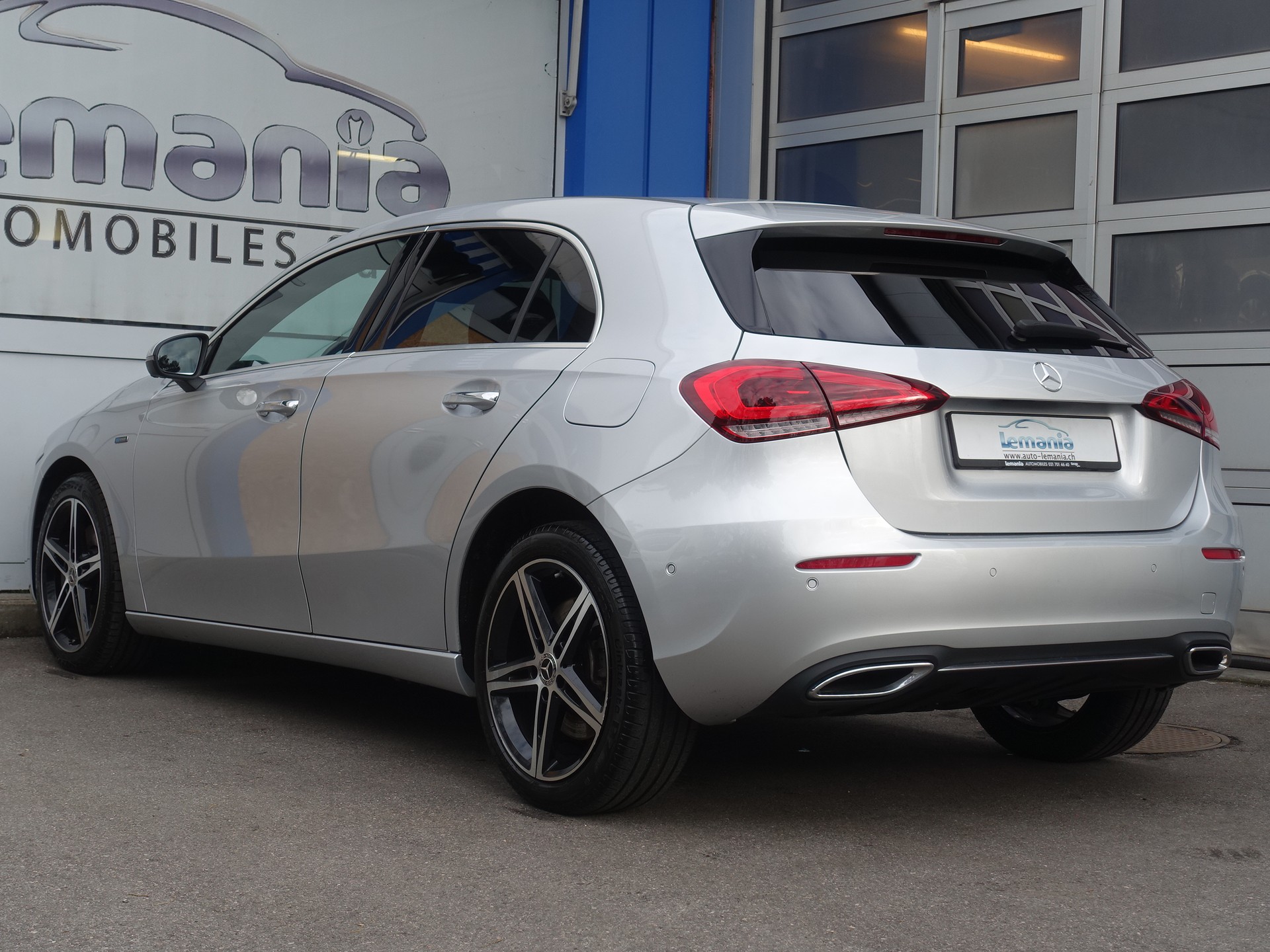 MERCEDES-BENZ A 250e Progressive 8G-DCT-image-4