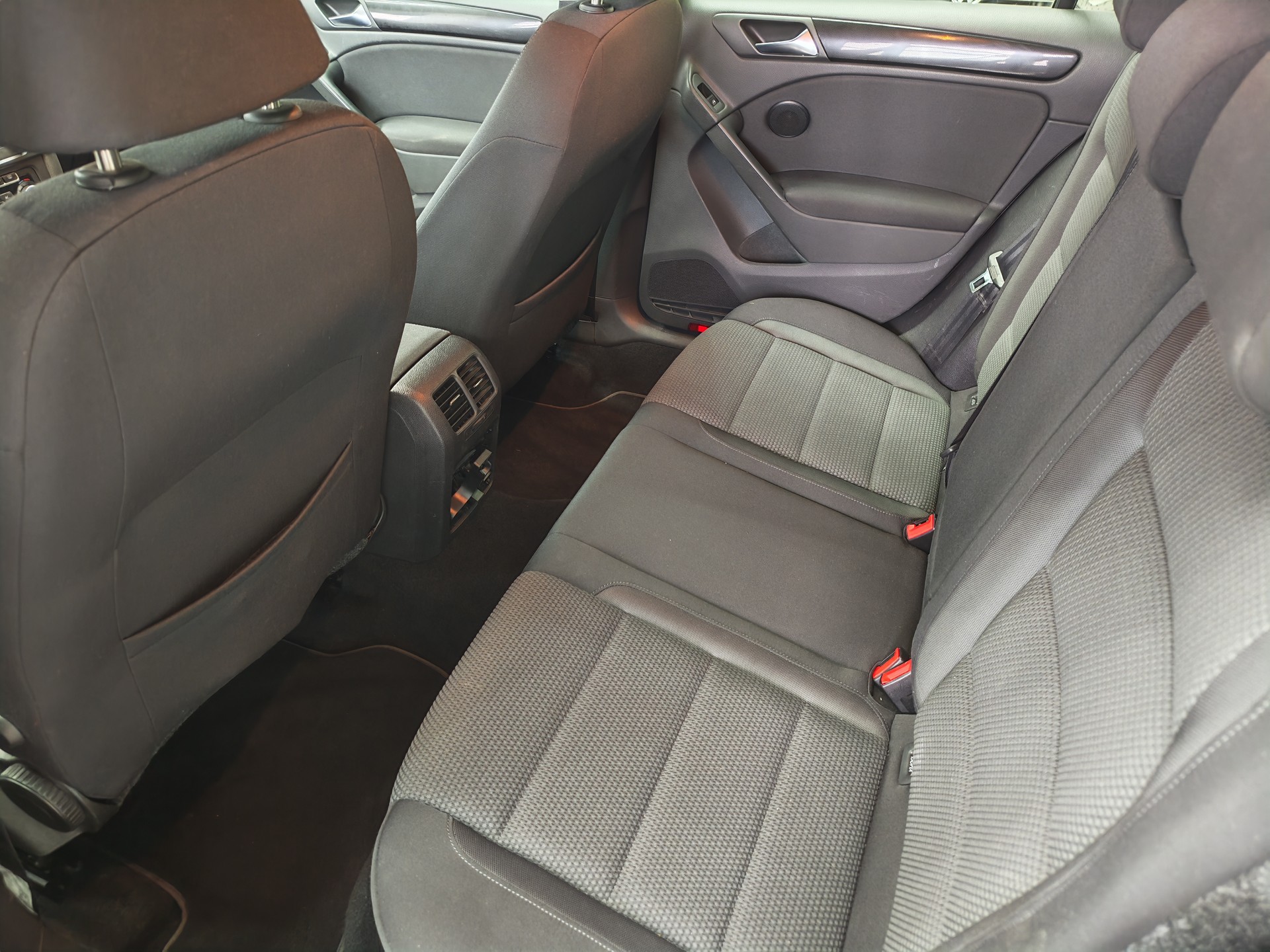 VW Golf 1.4 TSI Team DSG-image-11