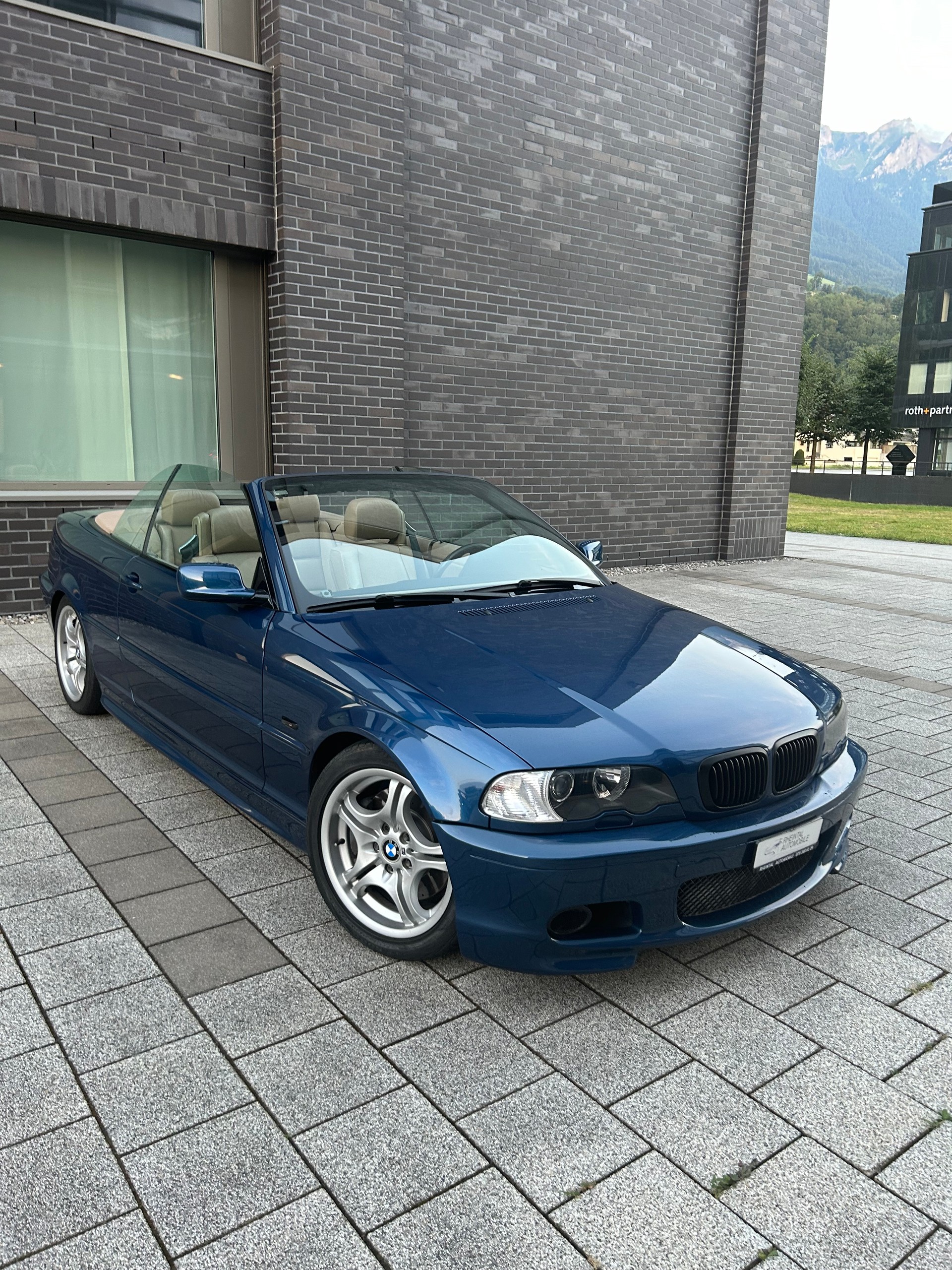 BMW 330Ci Cabriolet-image-7