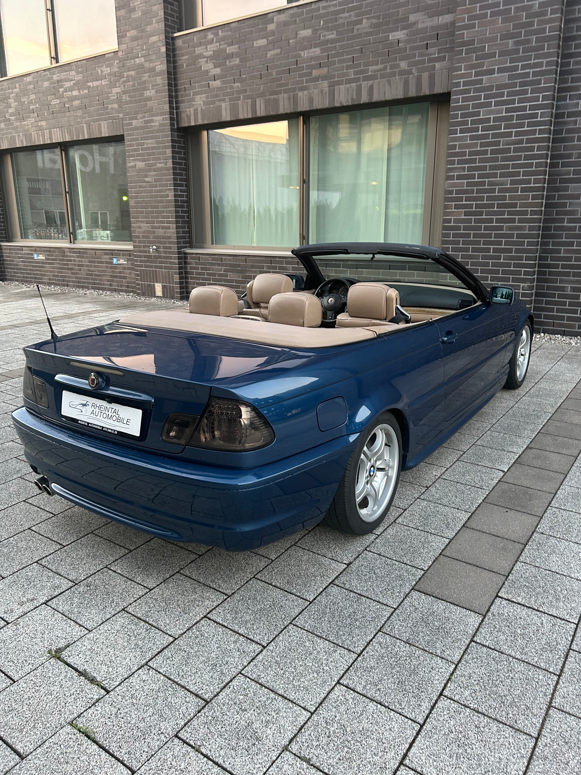 BMW 330Ci Cabriolet-image-11
