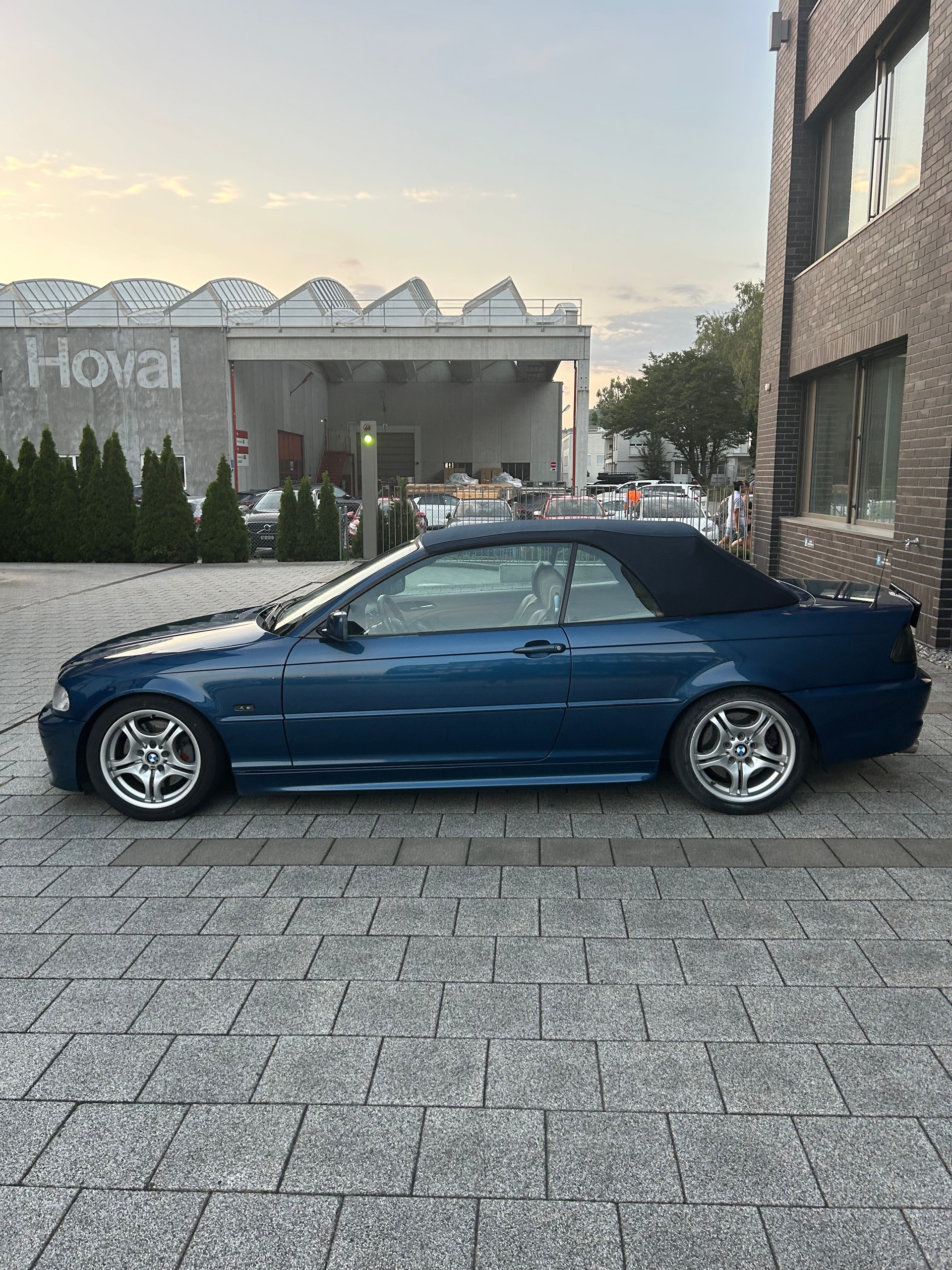 BMW 330Ci Cabriolet-image-4