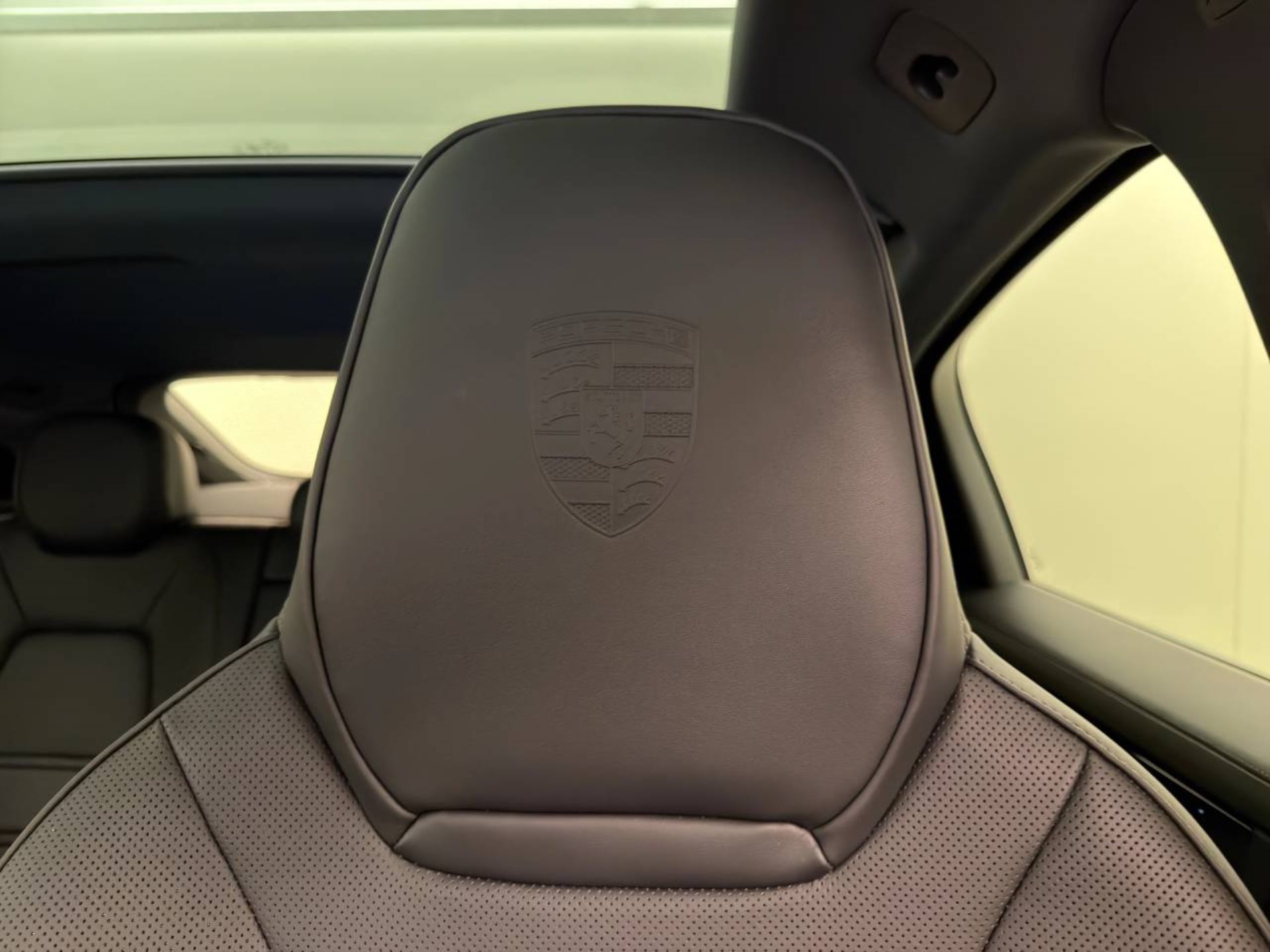 PORSCHE Cayenne S E-Hybrid Coupé Black Edition-image-24